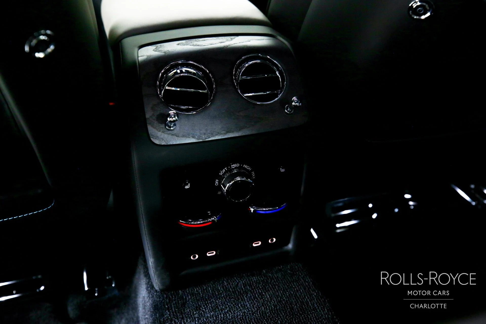 mph021_3928563475_Used_2025_Rolls_Royce_Ghost_1759510962_ffcdadba3a