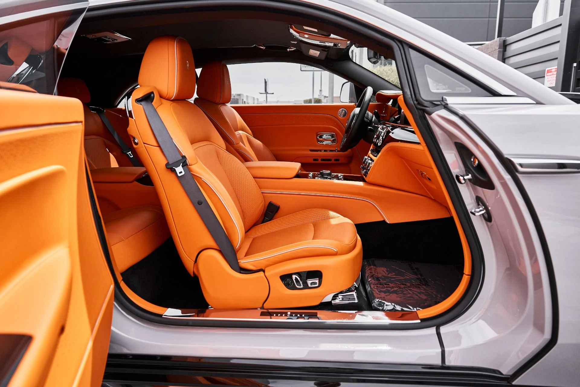 mph021_3929295604_Used_2025_Rolls_Royce_Spectre_Base_1775928260_f39e219621