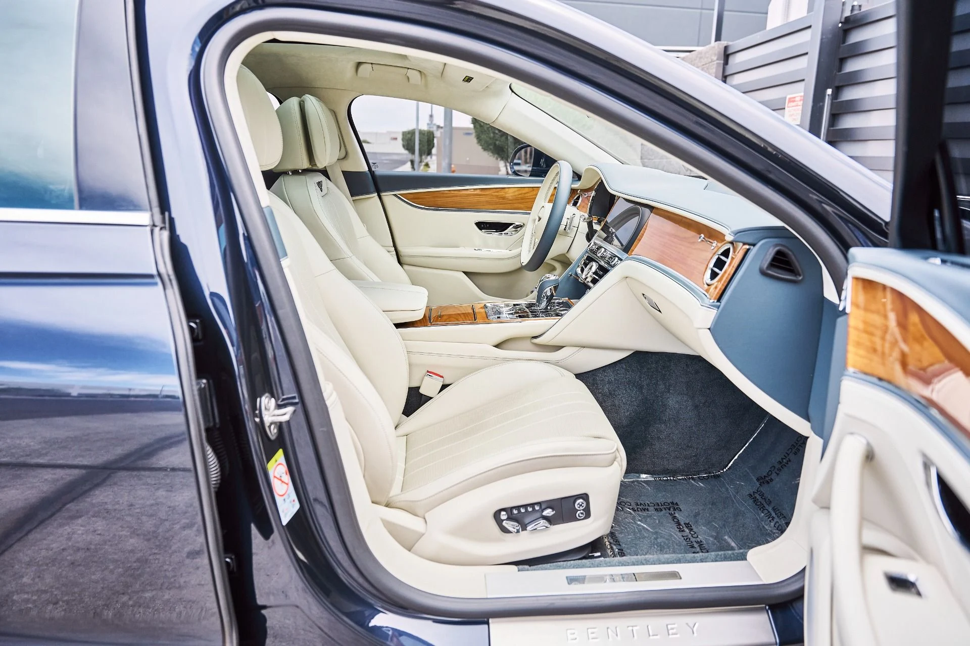 mph021_3931027581_Used_2021_Bentley_Flying_Spur_V8_1779867090_8c3aa78afc