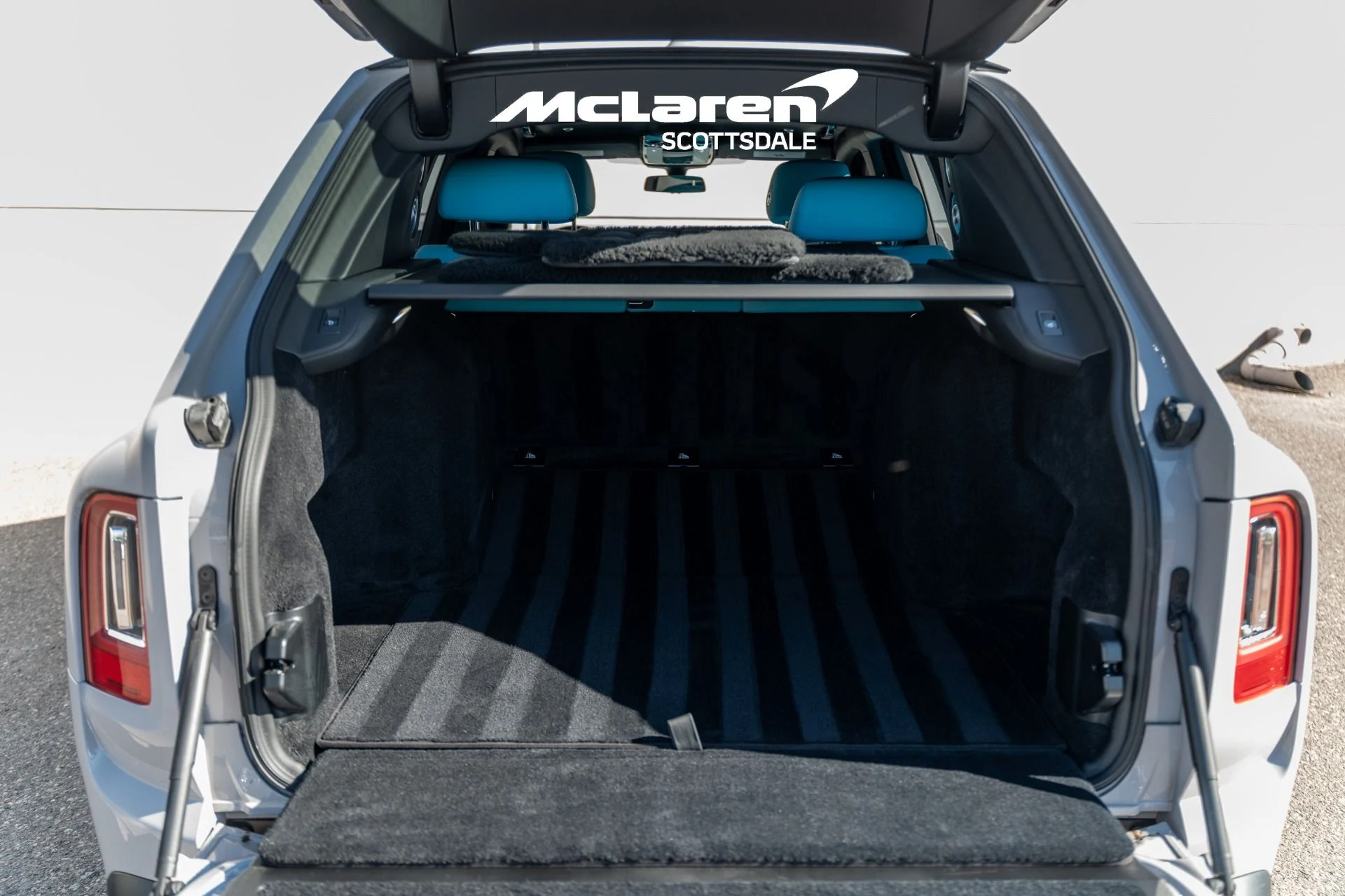 mph021_3932012440_Used_2023_Rolls_Royce_CULLINAN_1773856487_627e303472