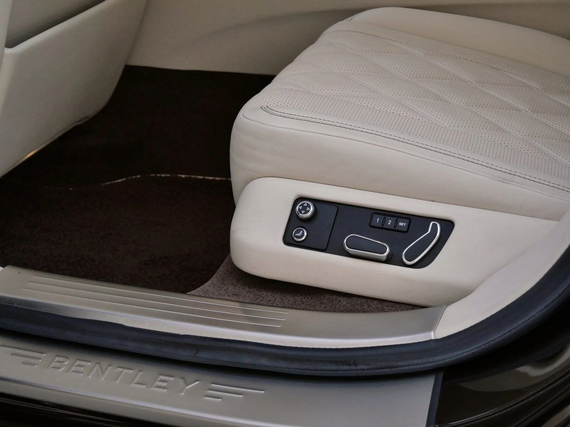 mph021_3941366761_3a86876343f020fdbffc286f55953a2ex_ad05a91293