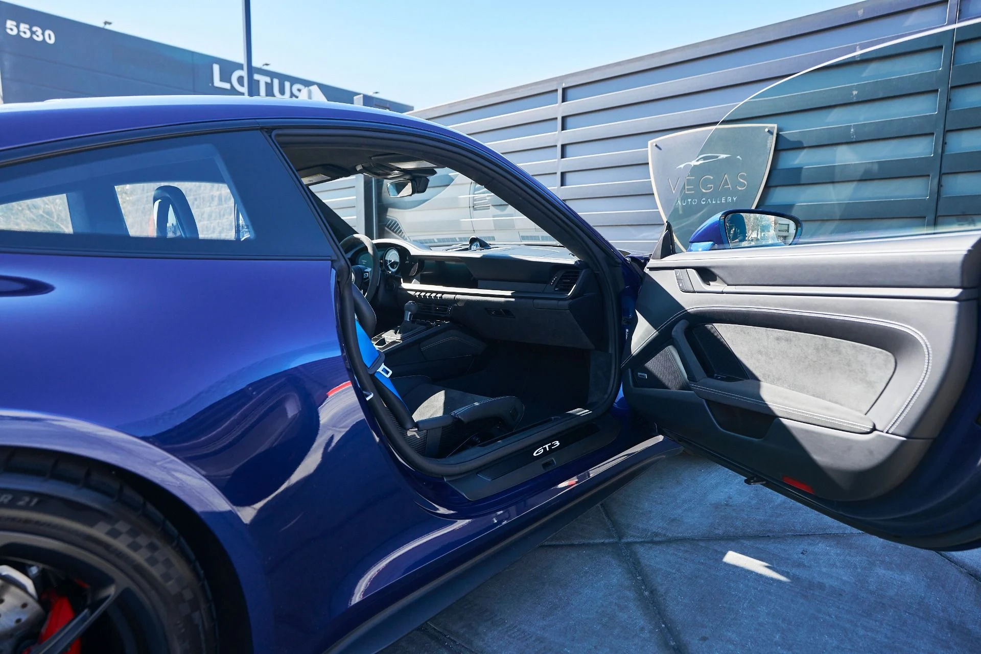 mph021_3942987692_Used_2022_Porsche_911_GT_3_1761959364_3ecfec3e73