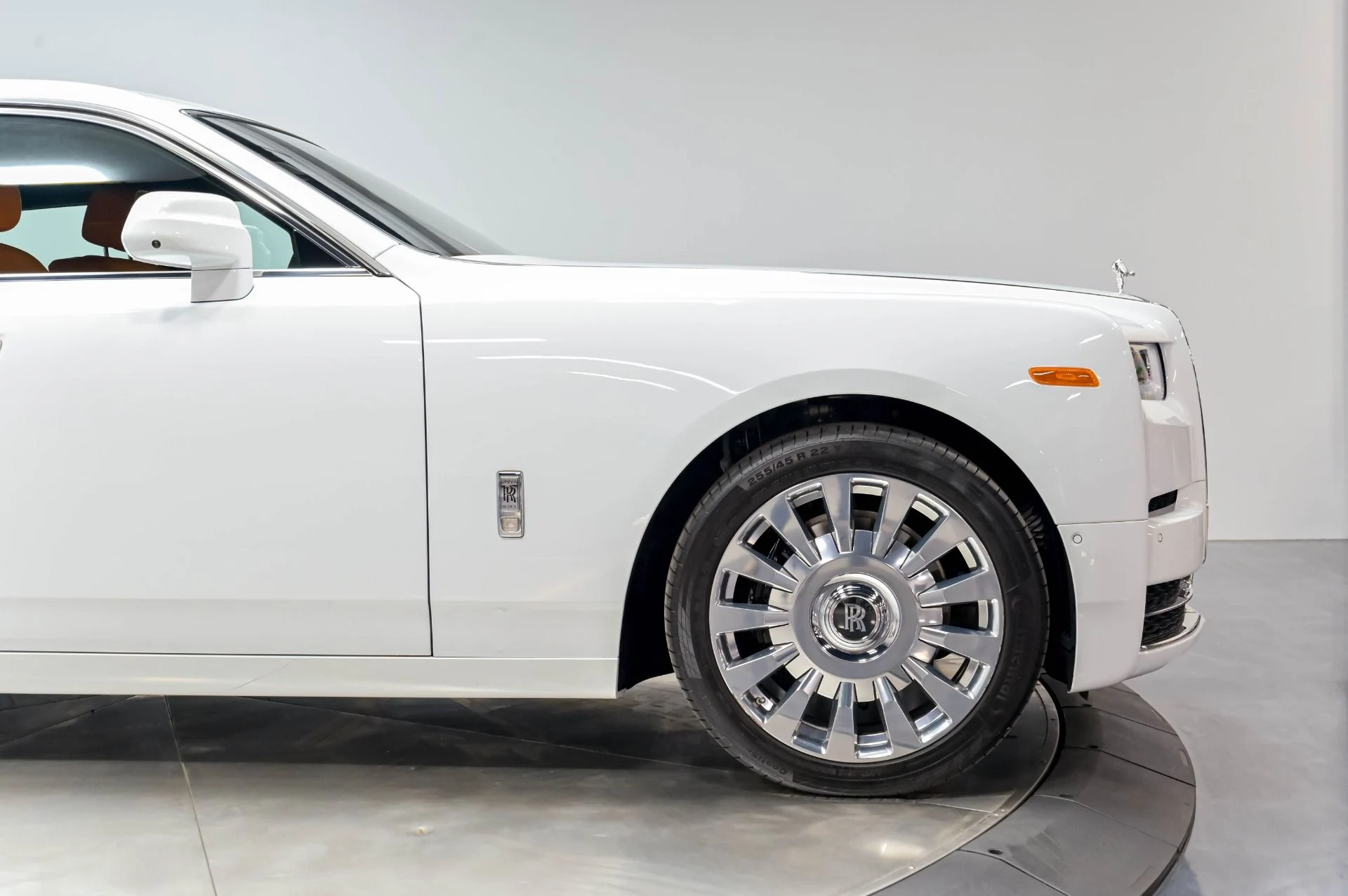 mph021_3949066212_Used_2022_Rolls_Royce_Phantom_1778542434_fd3f4456fc