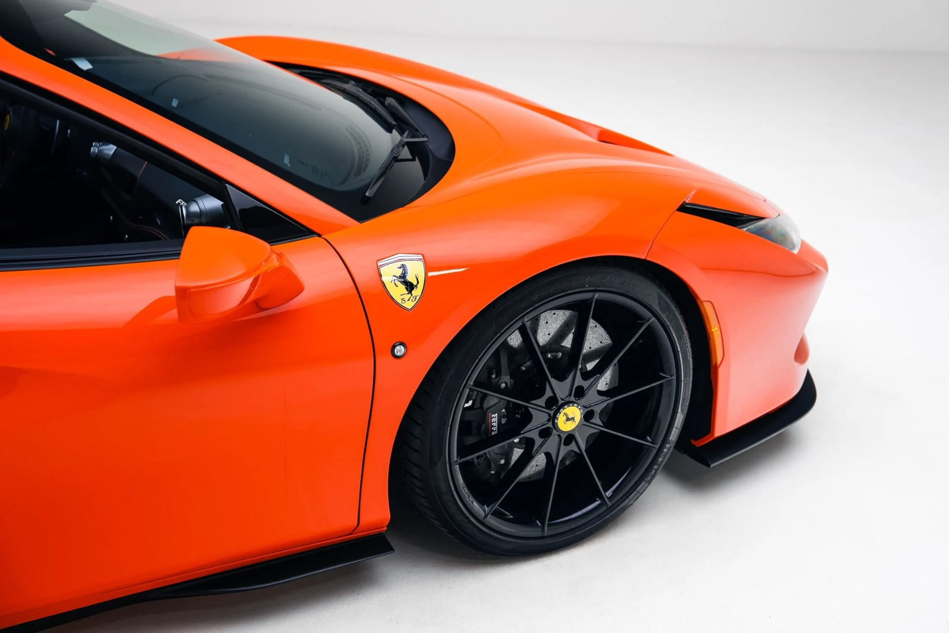 mph021_3951550964_Used_2022_Ferrari_F8_Spider_1766089321_169feac2c5