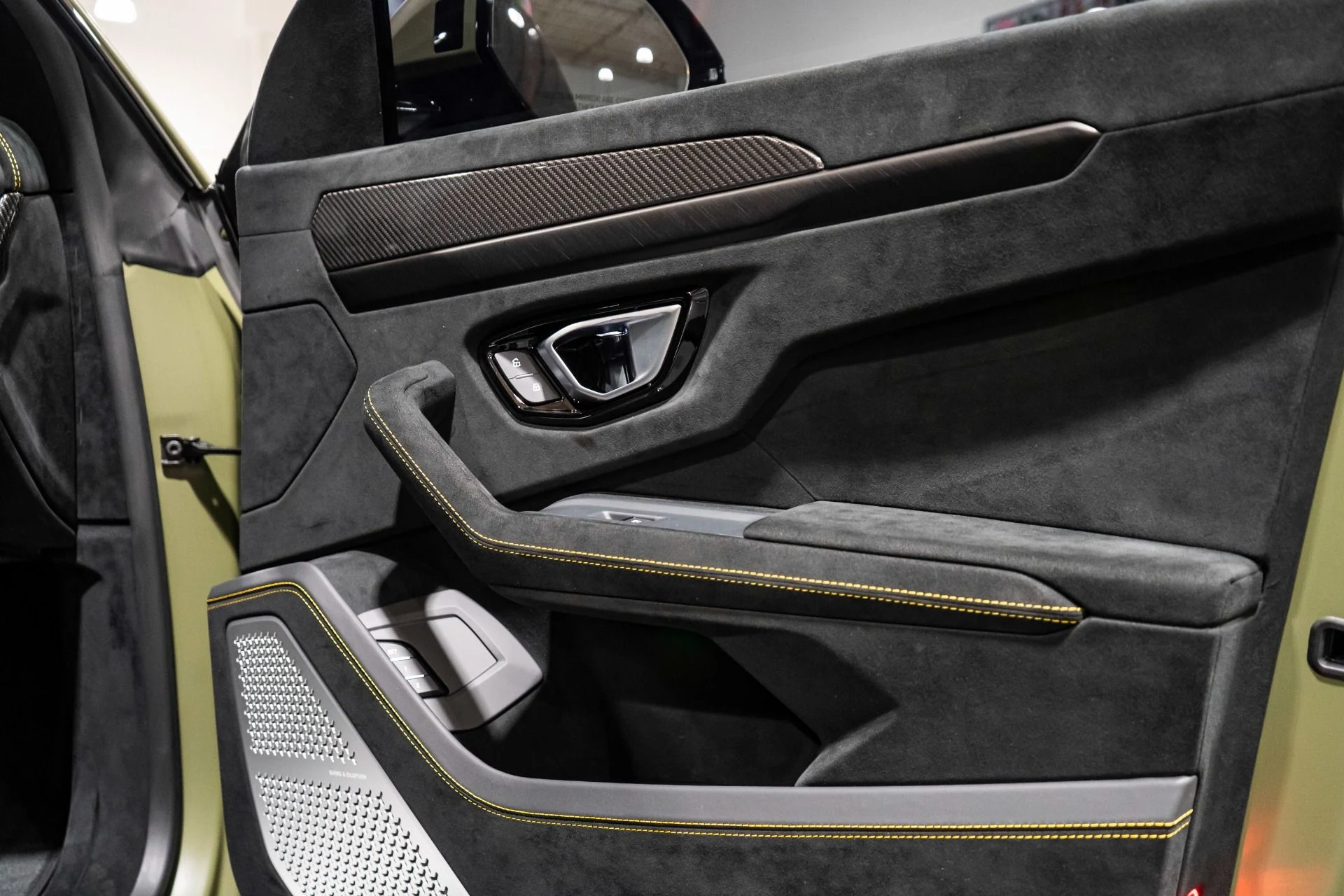 mph021_3951572516_Used_2023_Lamborghini_Urus_Performante_FACTORY_MATTE_322297_MSRP_1764031004_73027855ae