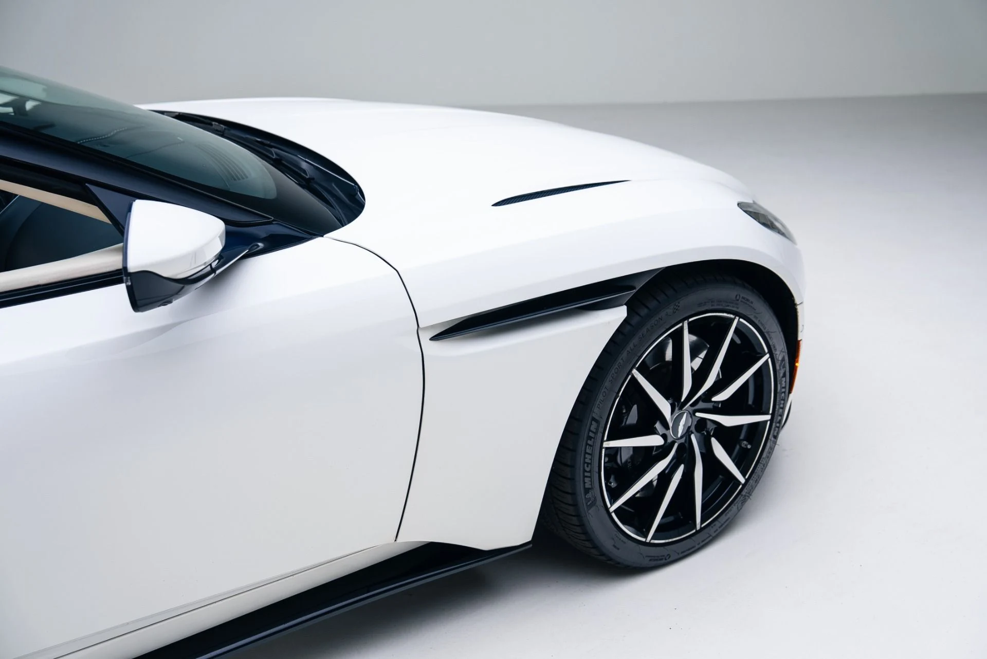 mph021_3964419576_Used_2020_Aston_Martin_DB_11_Volante_1764802988_37ca6a73d2