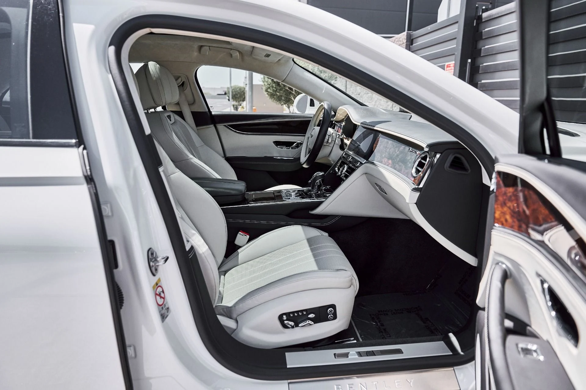 mph021_3970160605_Used_2021_Bentley_Flying_Spur_V8_1780617106_dc5c63137b