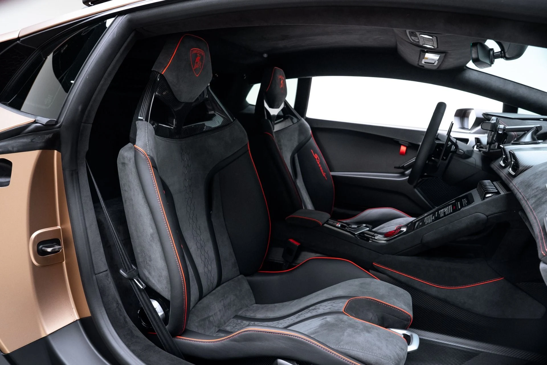 mph021_3972899101_Used_2024_Lamborghini_Huracan_Sterrato_1774458866_f3c71f7bd7