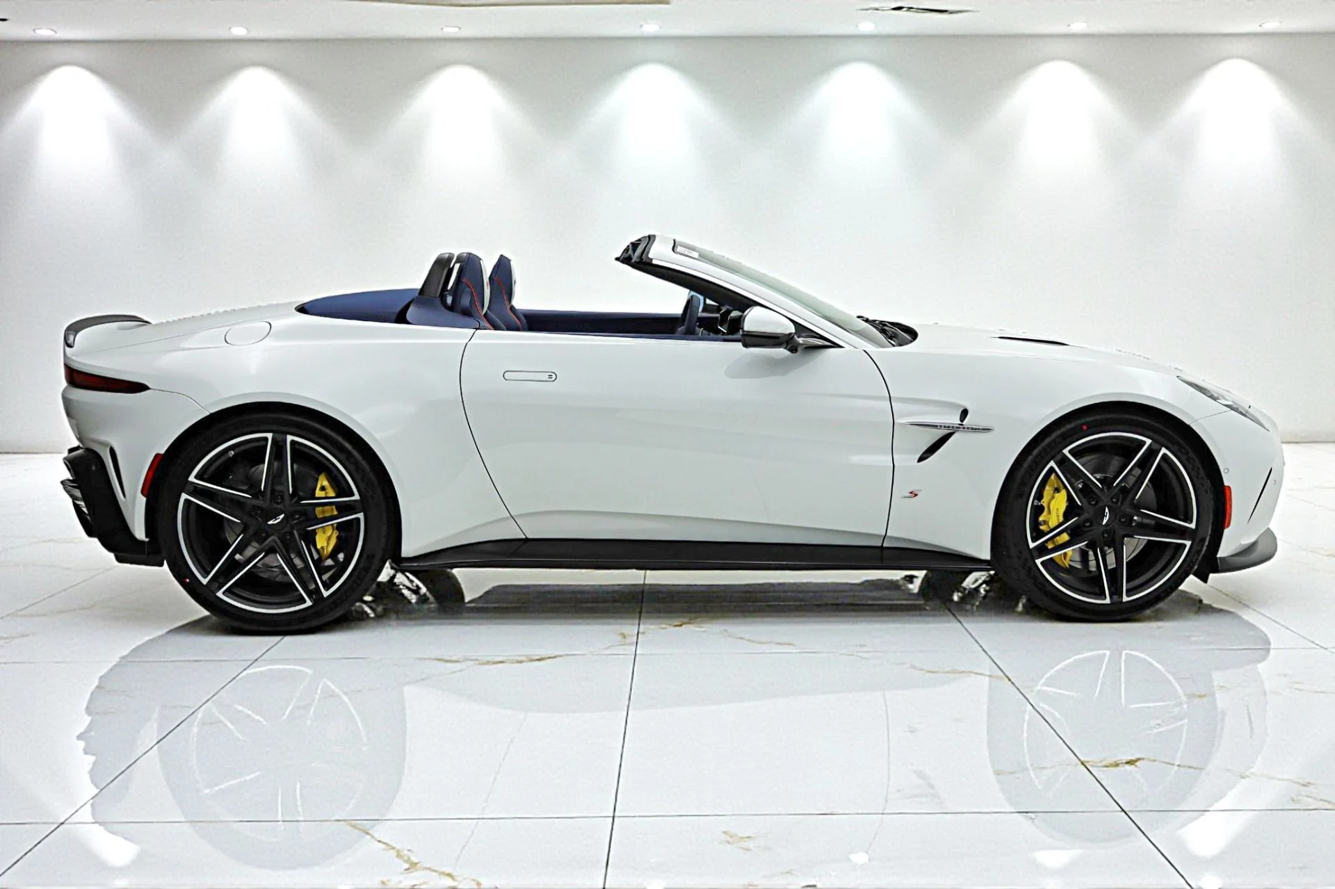 mph021_3975588688_New_2026_Aston_Martin_Vantage_S_d40f610ef7