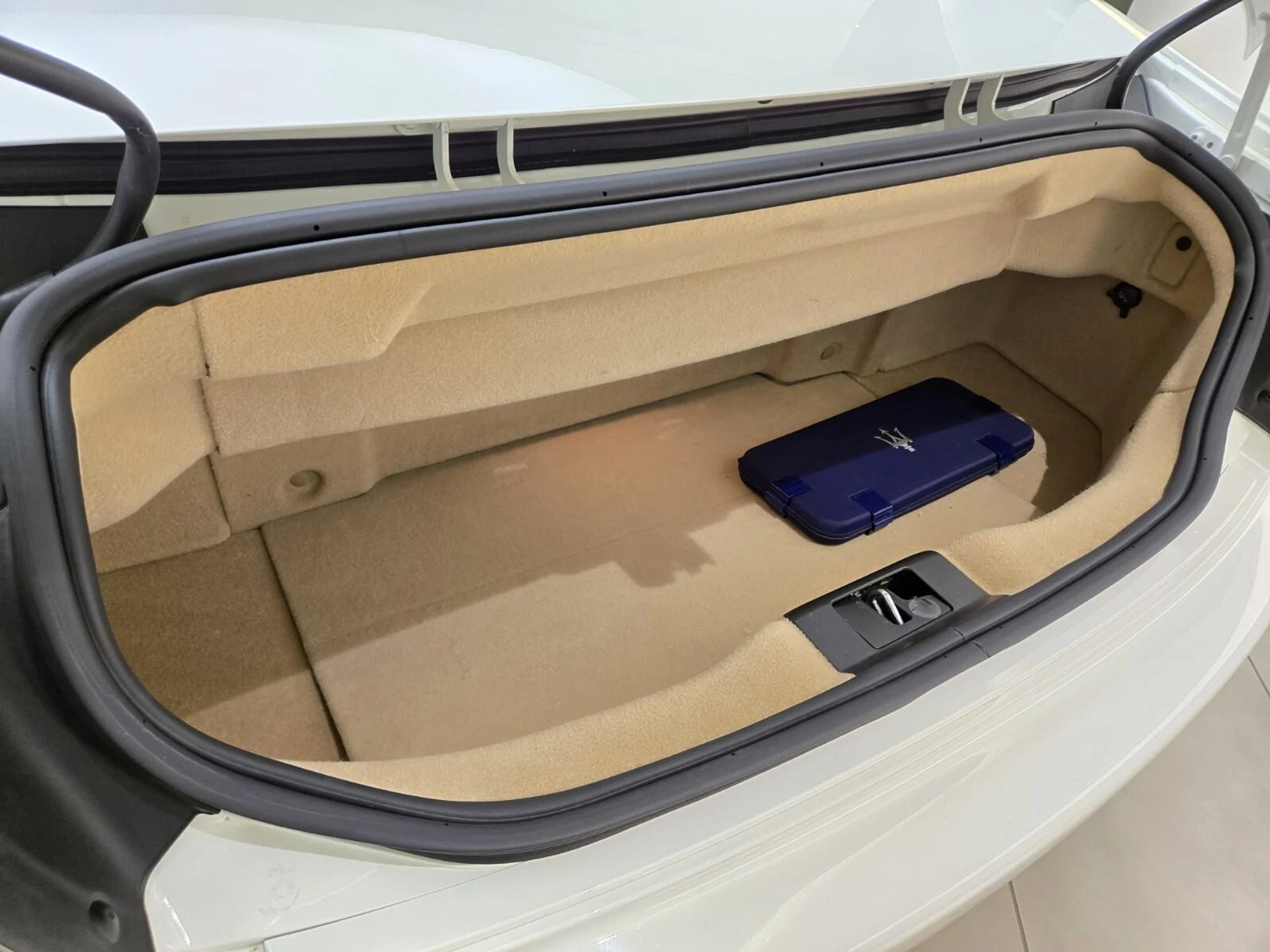 mph021_3993316957_Used_2013_Maserati_Gran_Turismo_Sport_1762328749_74e0ac9517