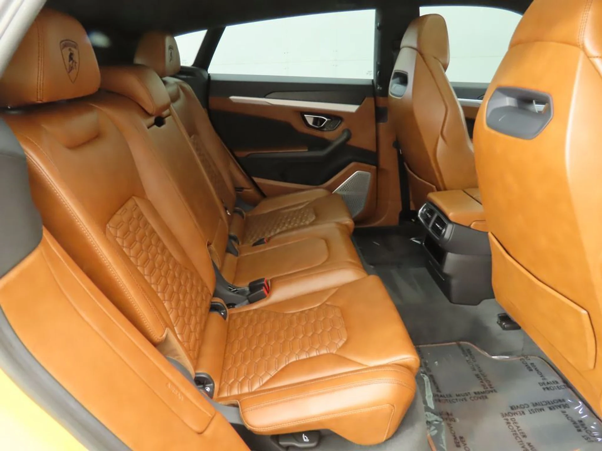 mph021_3995495091_used_2019_lamborghini_urus_awd_8119_22960416_22_1024_7d786cf2db