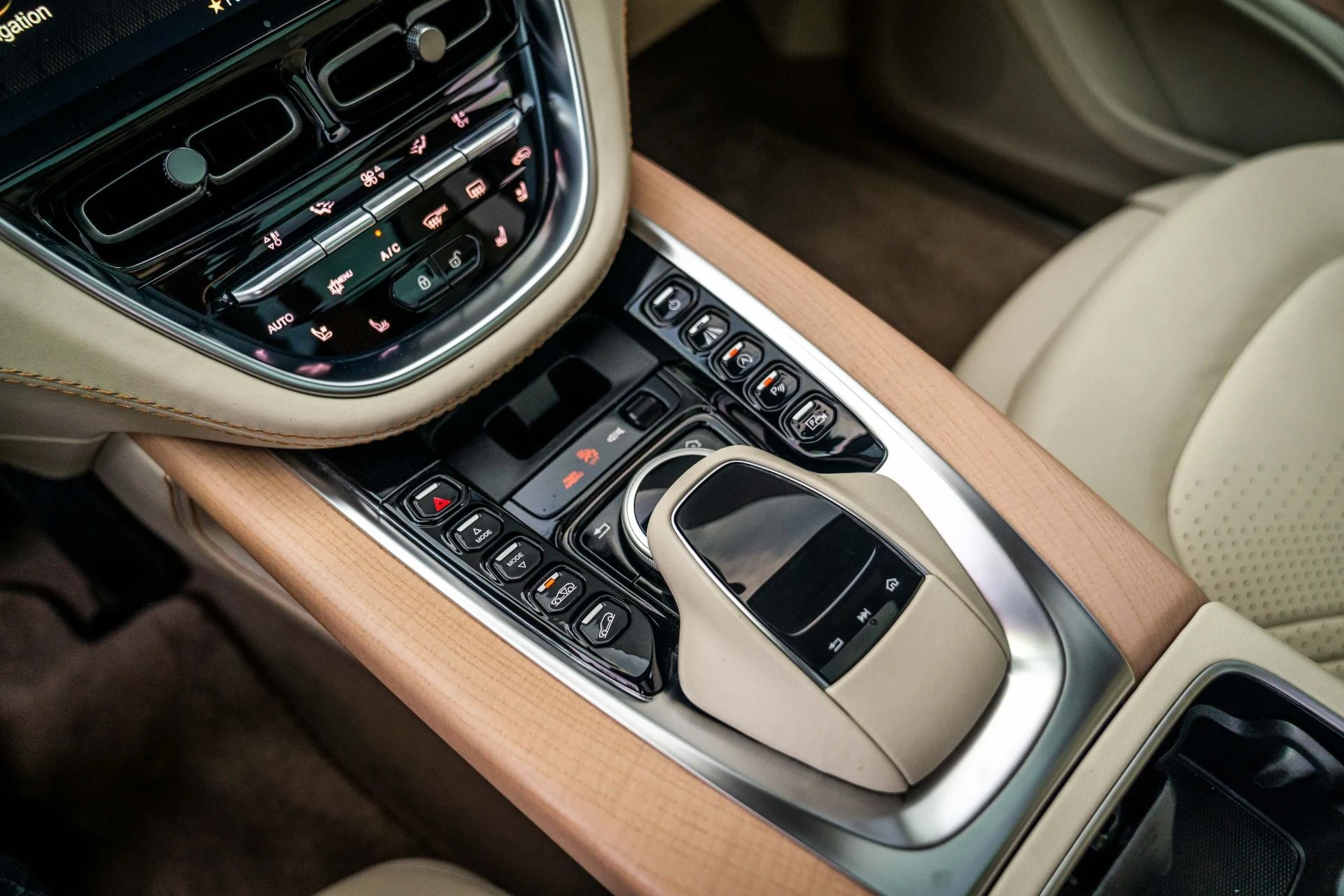 mph021_4004561143_Used_2021_Aston_Martin_DBX_Special_Commission_Arden_Green_paint_Renntech_Exhaust_1765215377_0de1e390a7