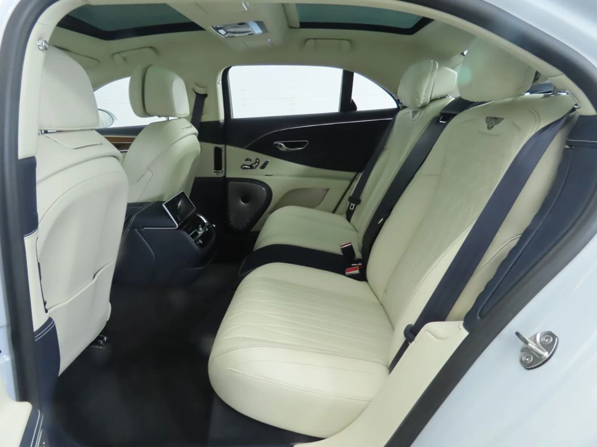 mph021_4007815606_used_2020_bentley_flying_spur_w12sedan_8119_22909310_22_1024_2187025280
