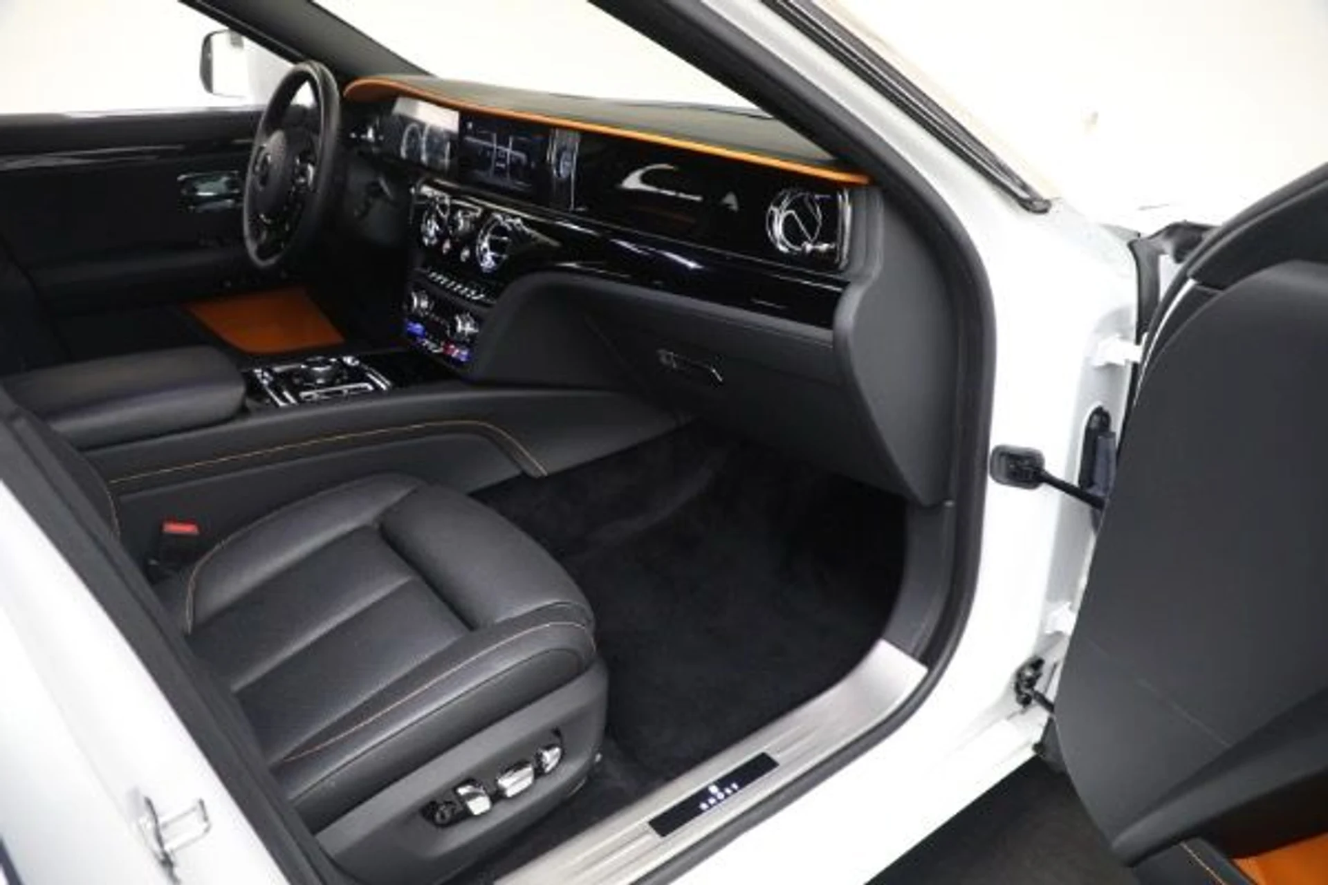 mph021_4008223703_Used_2021_Rolls_Royce_Ghost_d2df78628f
