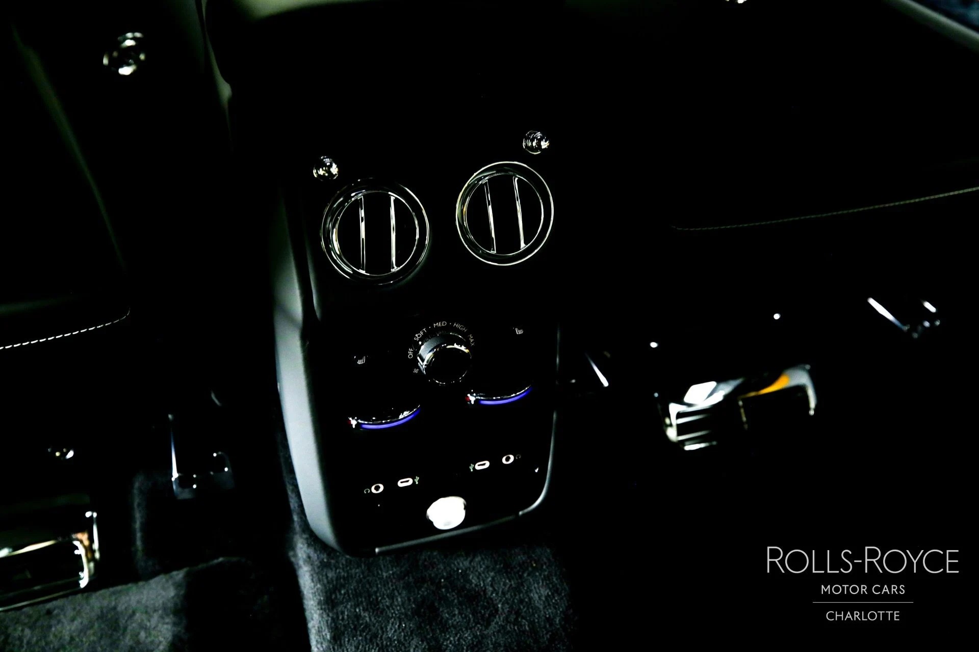 mph021_4012563875_Used_2025_Rolls_Royce_Cullinan_1746196138_8a7367c431