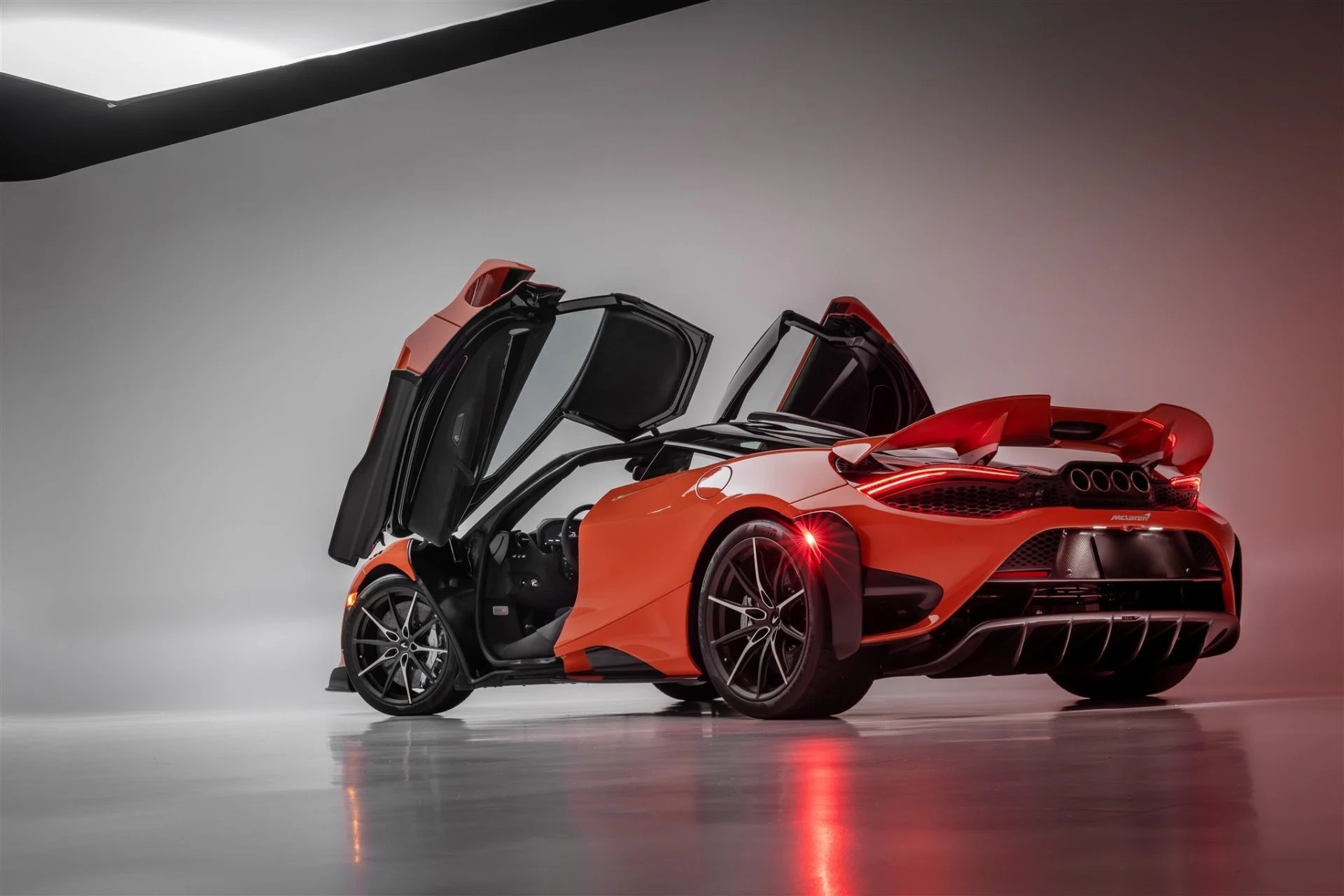 mph021_4024714316_Used_2021_Mc_Laren_765_LT_1760727975_f8603c834c