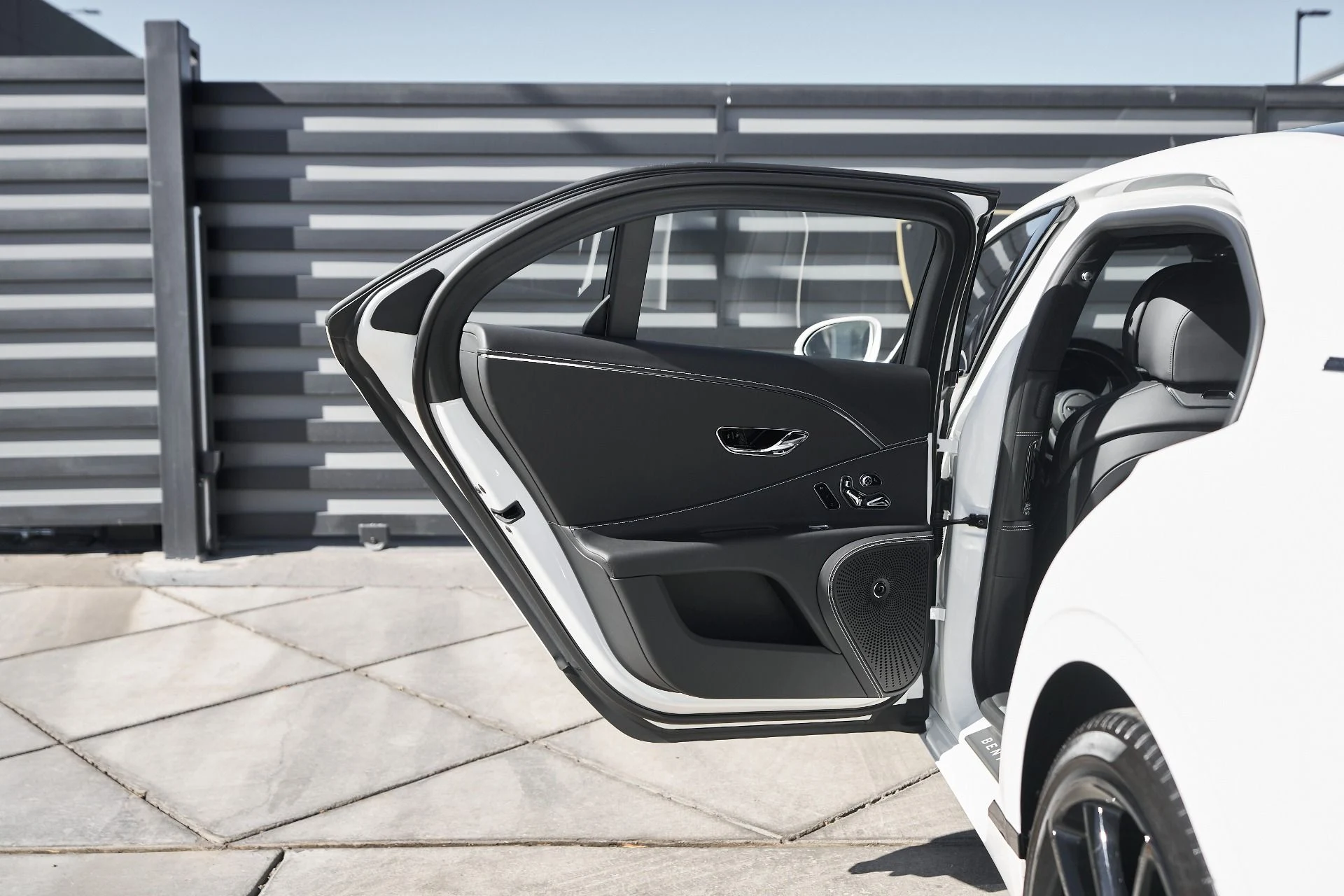 mph021_4035659111_Used_2024_Bentley_Flying_Spur_S_1761779899_02d1a349ca