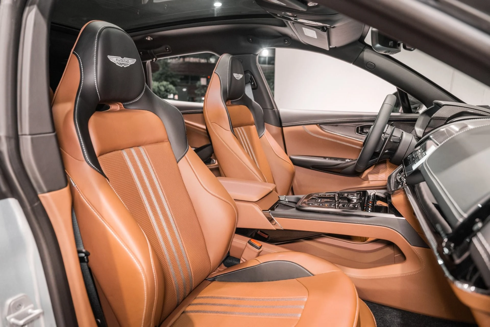 mph021_4037462178_New_2026_Aston_Martin_DBX_707_1780937763_dfb047e8d6