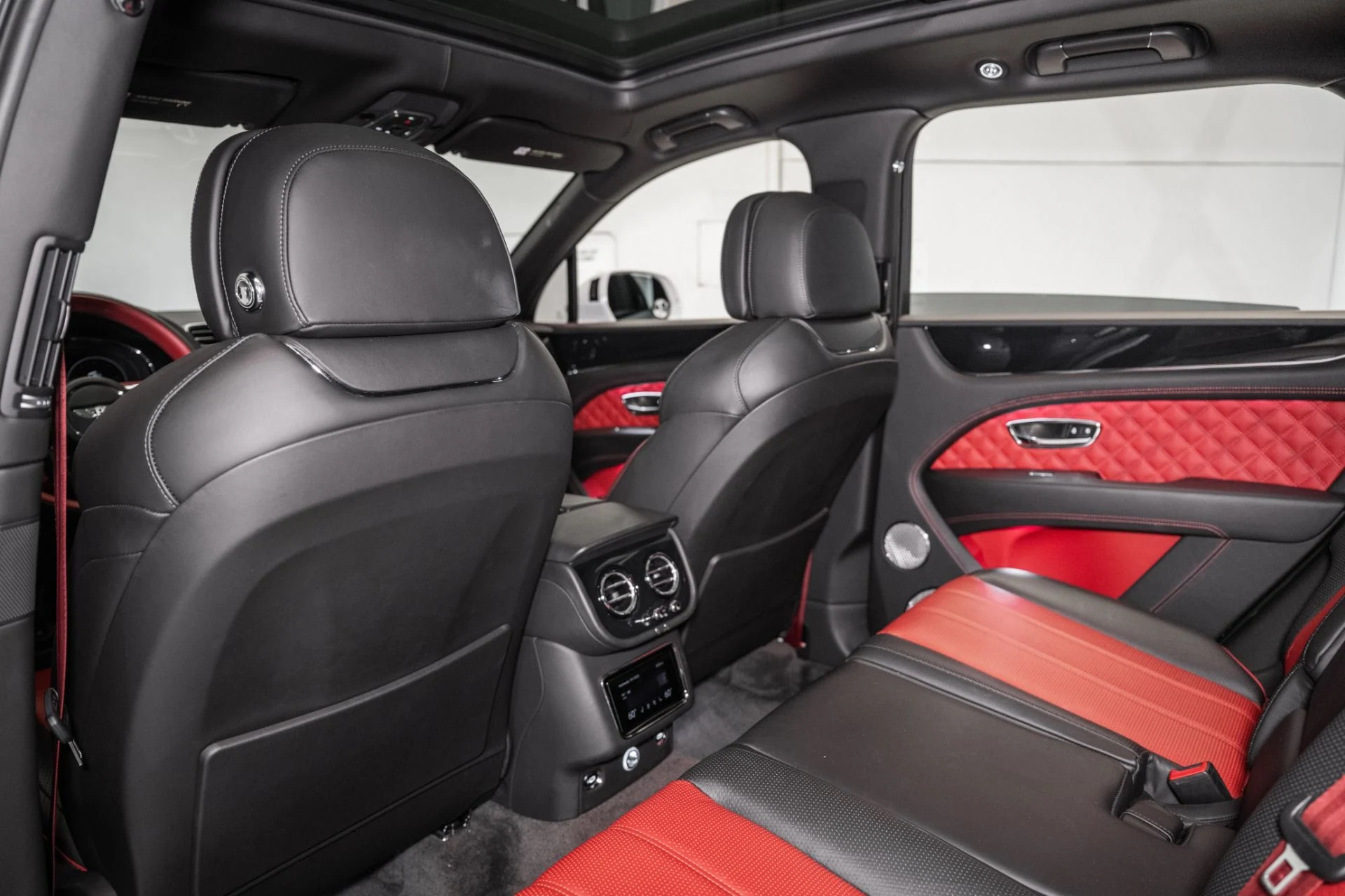mph021_4041070882_Used_2021_Bentley_Bentayga_V8_1759421364_62094fe2a8