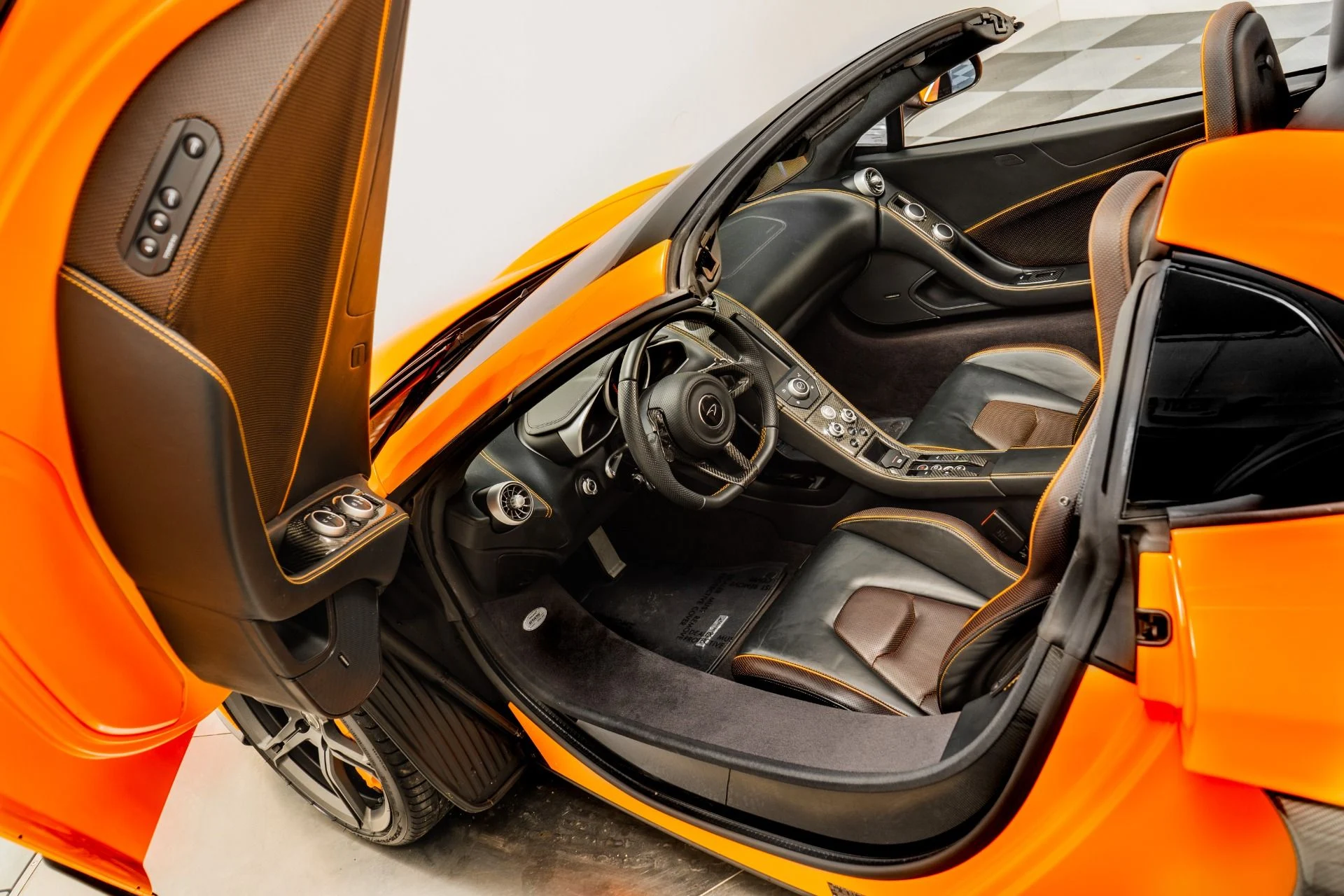 mph021_4041714676_Used_2015_Mc_Laren_650_S_Spider_Interior_and_Exterior_Carbon_Packs_Suspension_Lifter_1778269559_e512264e9b