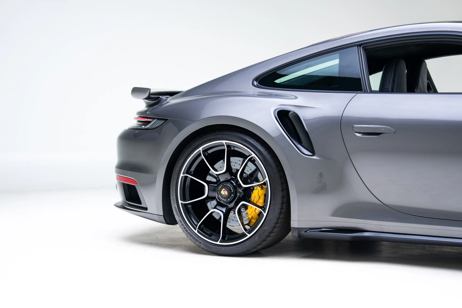 mph021_4045130123_Used_2024_Porsche_911_Turbo_S_1769194079_0ff1113e3d