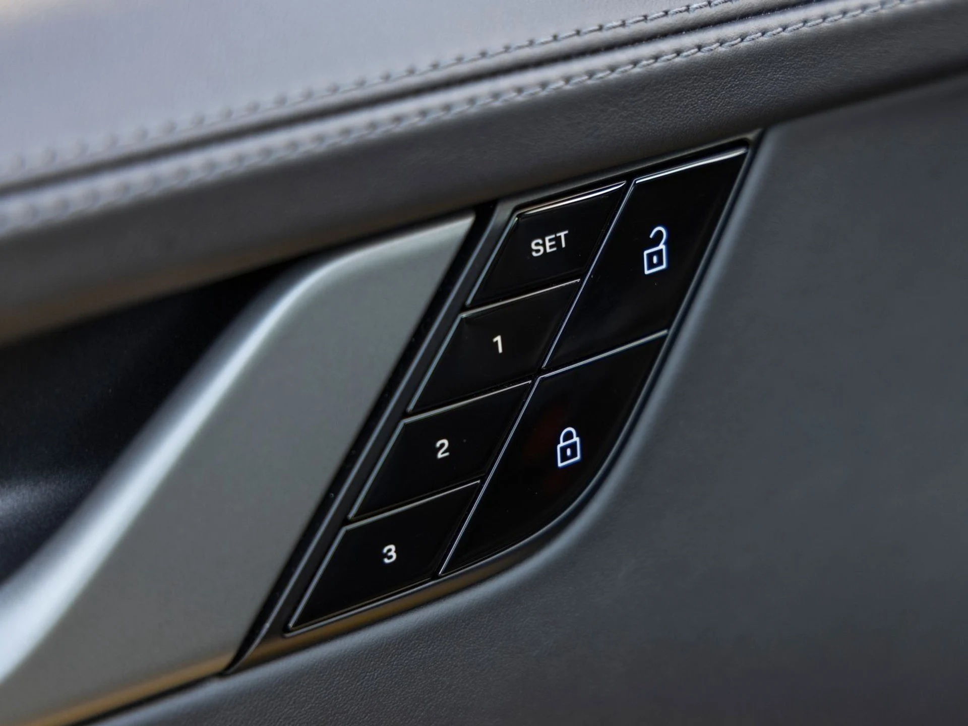 mph021_4045601690_22_b0b5b33158