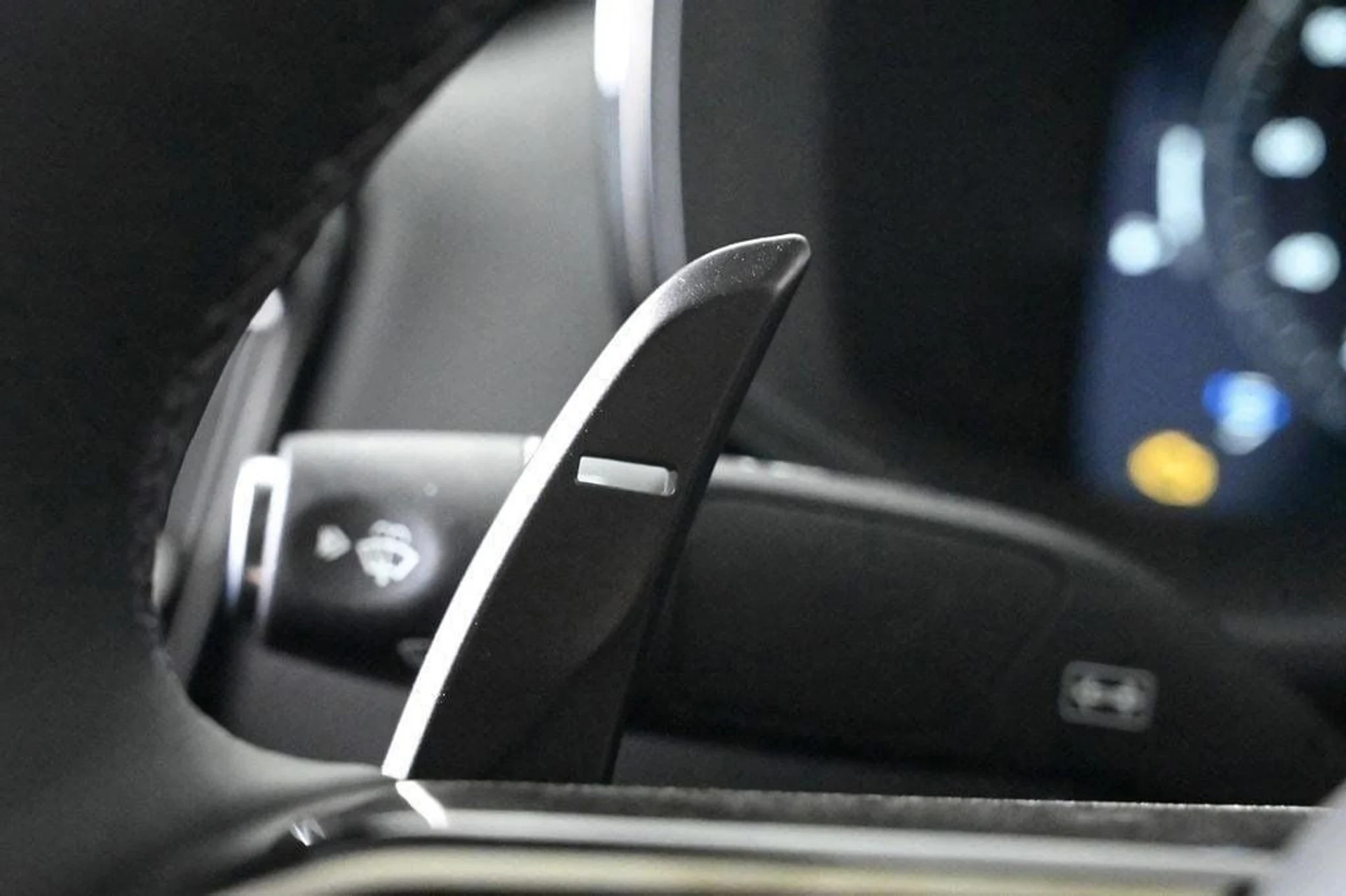 mph021_4046061748_new_2025_aston_martin_dbx_707awd_11350_22854661_21_1024_8c4a000805