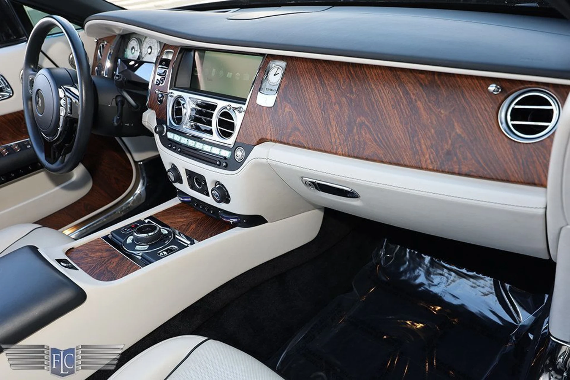 mph021_404679801_used_2017_rolls_royce_dawn_convertible_6305_22967978_22_1024_1e4907aa2f