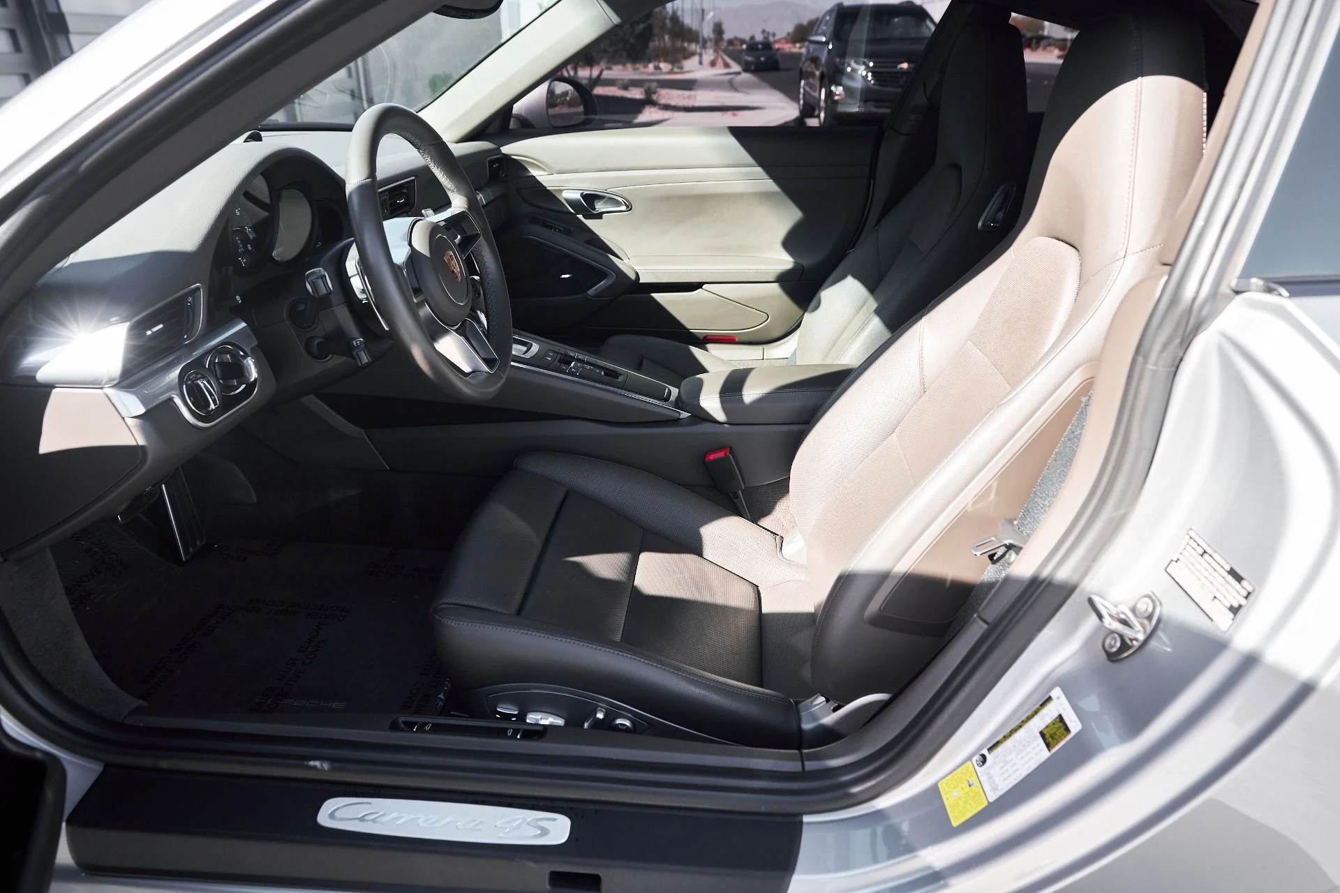 mph021_405241760_Used_2017_Porsche_911_Carrera_4_S_1759899295_87cddf4aba