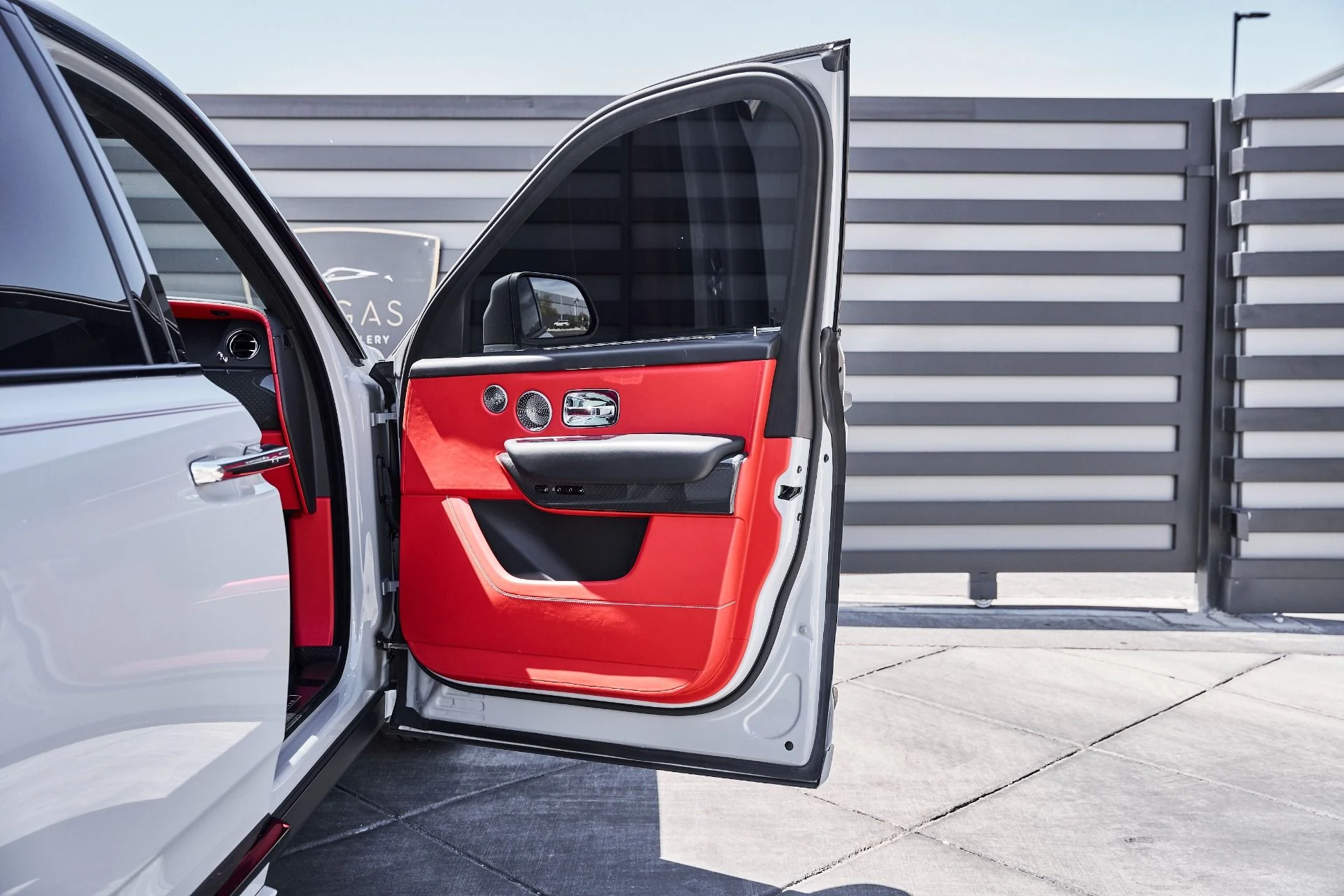 mph021_4076384916_Used_2024_Rolls_Royce_Cullinan_Black_Badge_1775870966_44ebf7149c