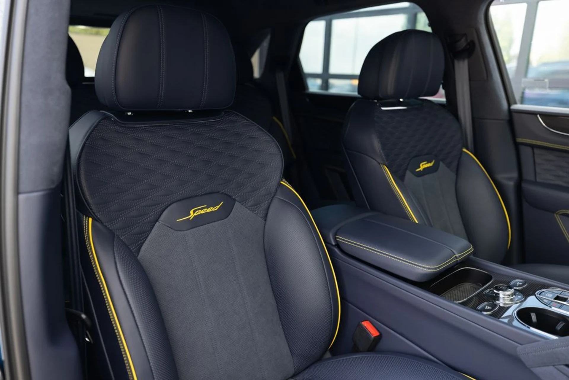 mph021_4088519962_a4f9258c8b60e26b58181bccfb816927x_5e939e4dda