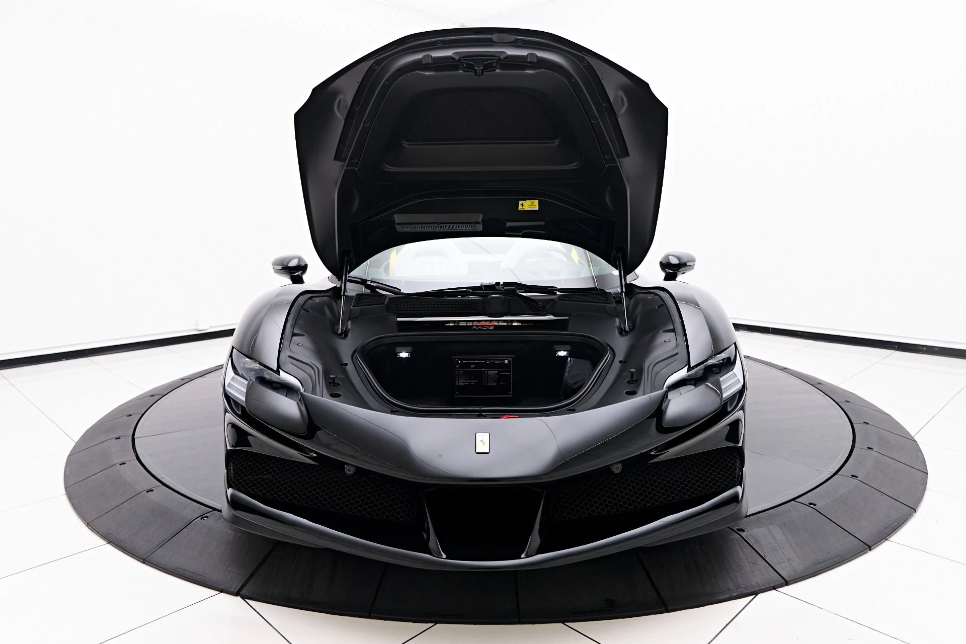 mph021_4098286303_Used_2024_Ferrari_SF_90_Spider_Base_1755223316_f3f53cdd6d