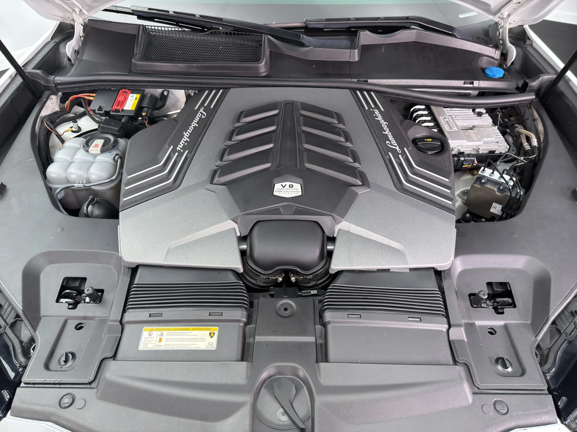 mph021_4101832798_RP_8548_engine_bay_001_9bc37cbd70