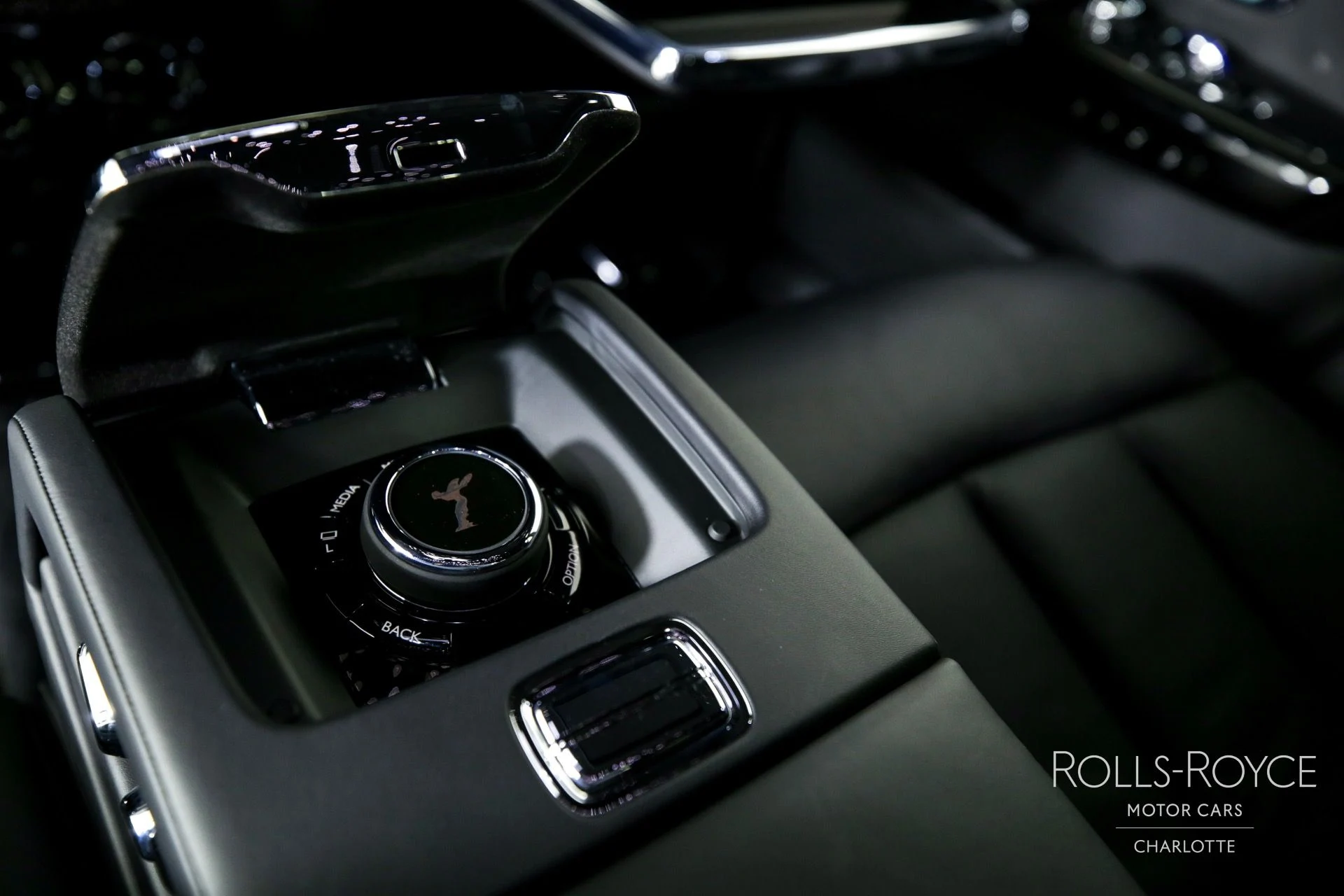 mph021_4105178910_Used_2023_Rolls_Royce_Phantom_1726254604_7a99792987