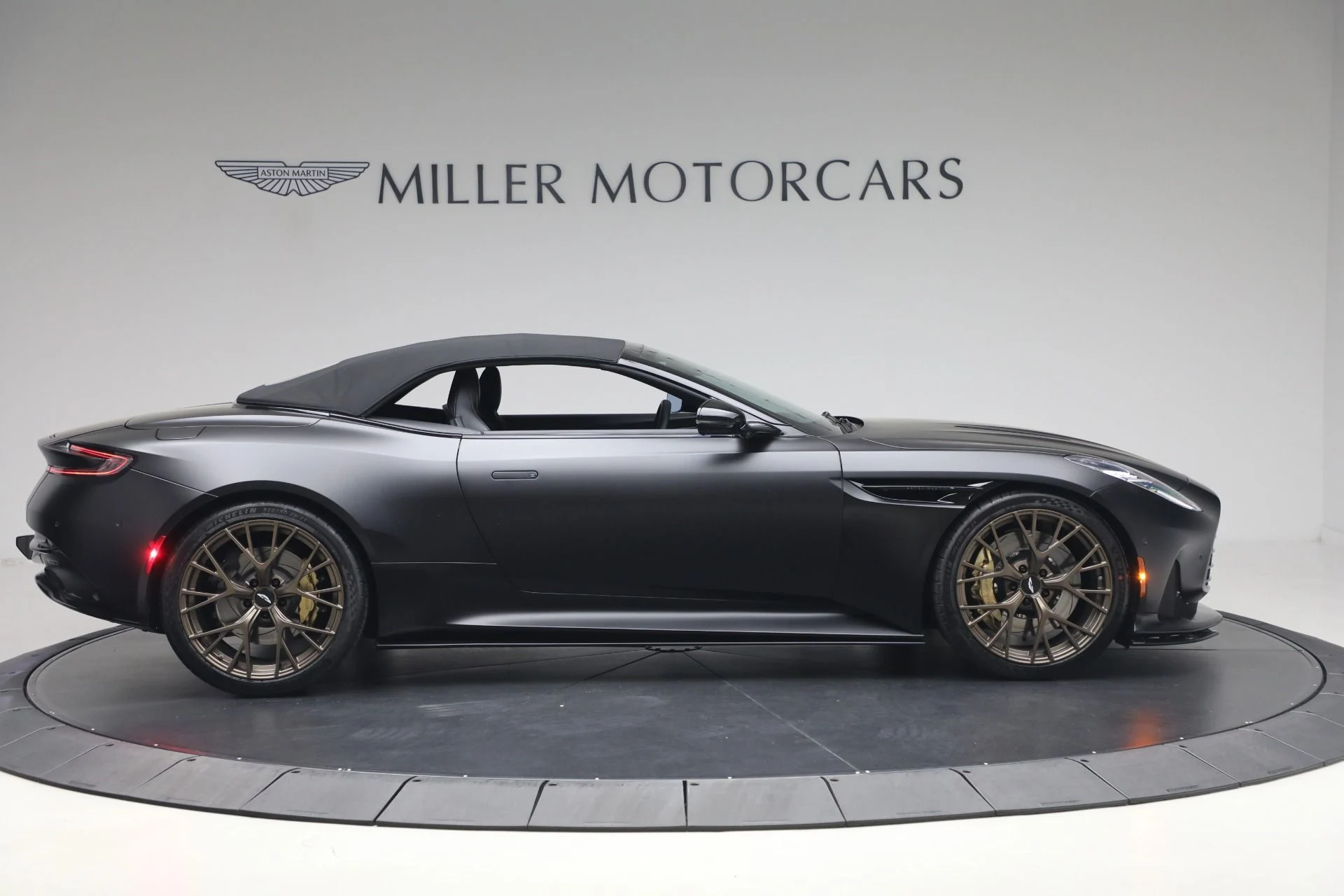 mph021_410792913_Used_2024_Aston_Martin_DB_12_Volante_1778012465_d3427ea1d7