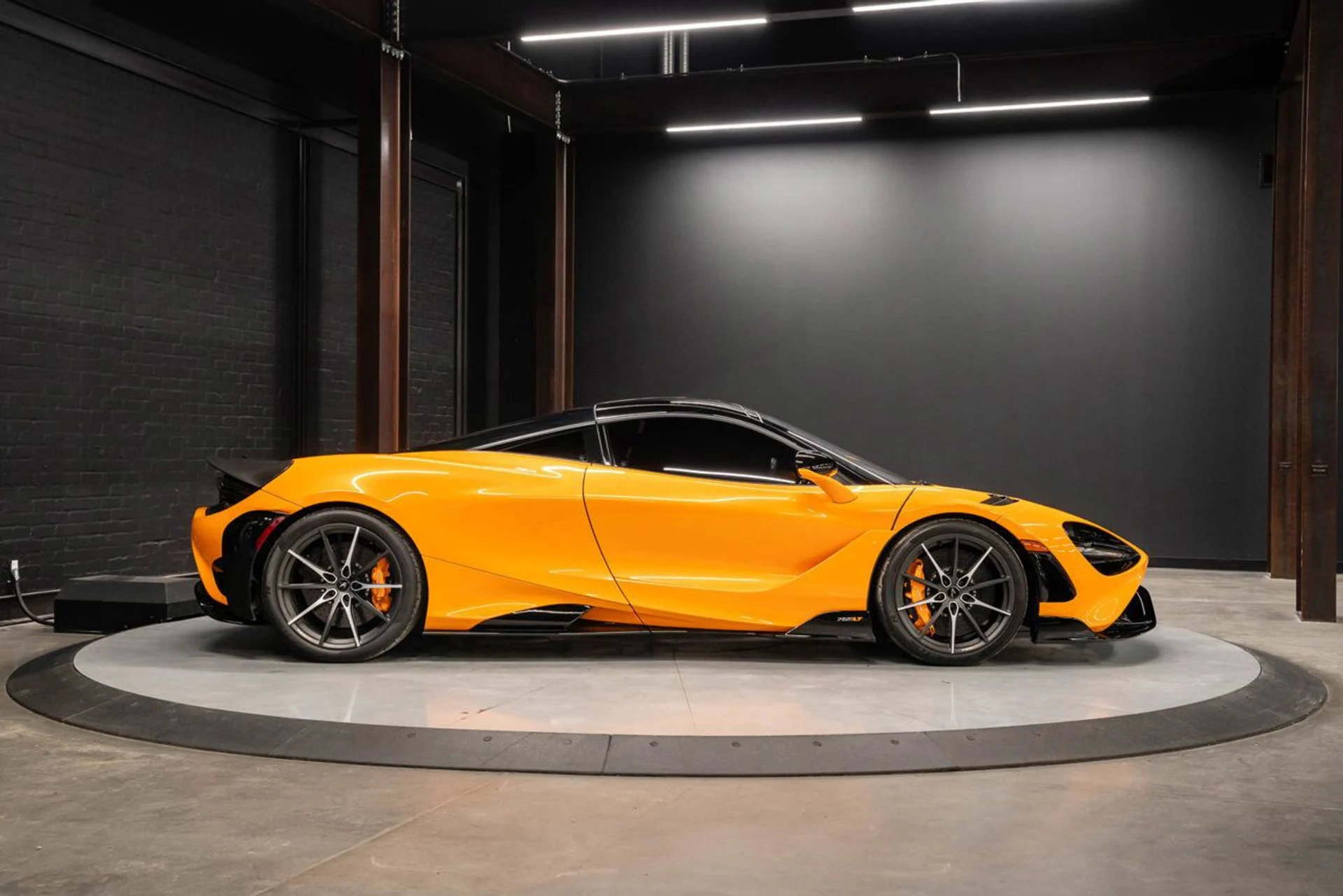 mph021_4109761704_mclaren_765lt_2021_5a74900986