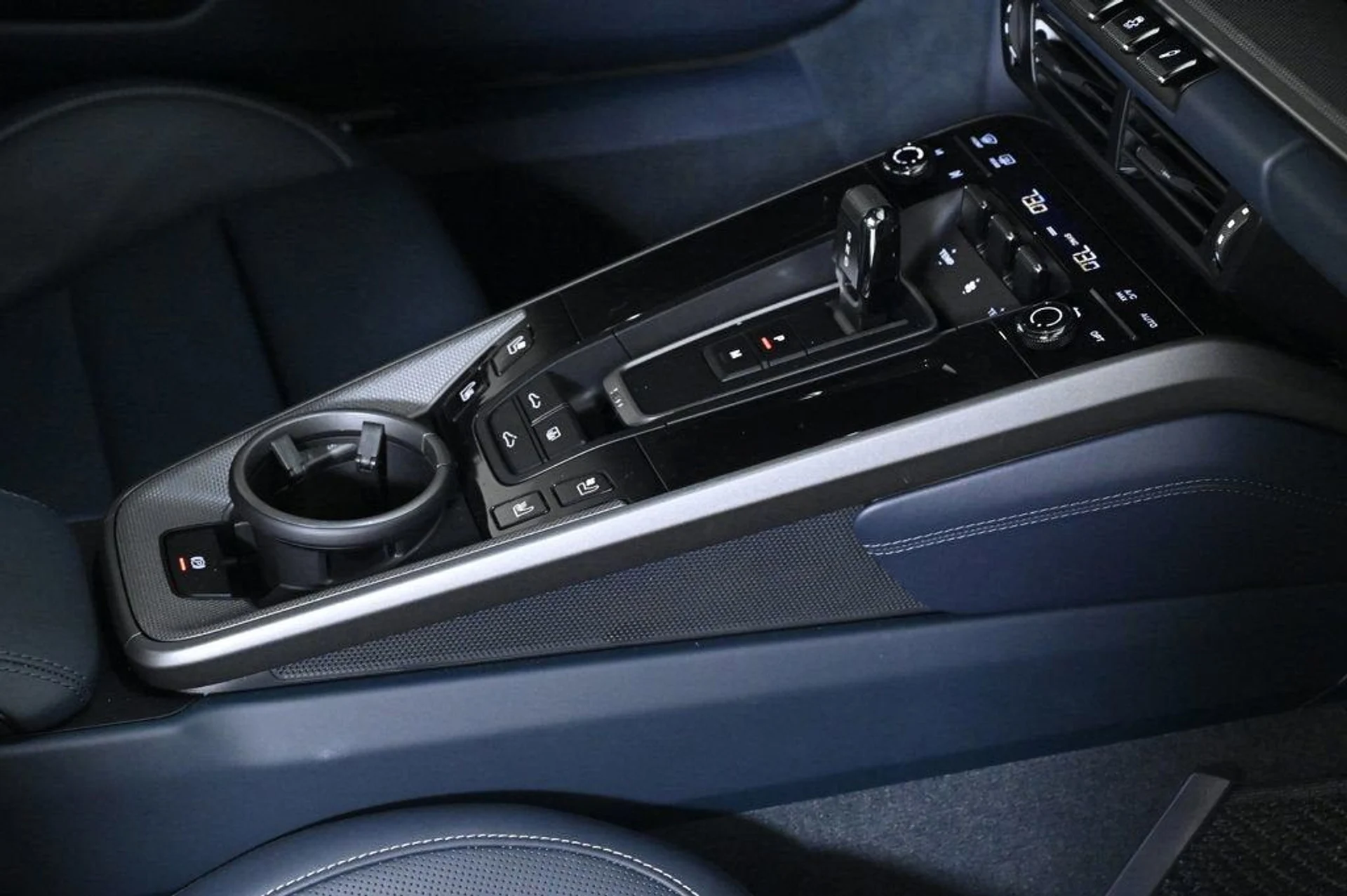 mph021_4118557977_fb669ab0ead44ab6829cfd2fb9e73670_20404095d6