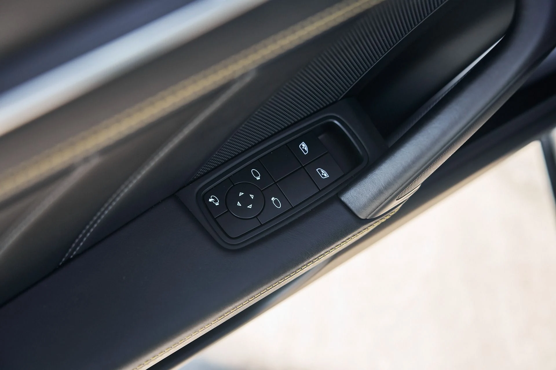 mph021_4120145734_Used_2023_Porsche_911_Turbo_S_1762306923_f30fe3a94e