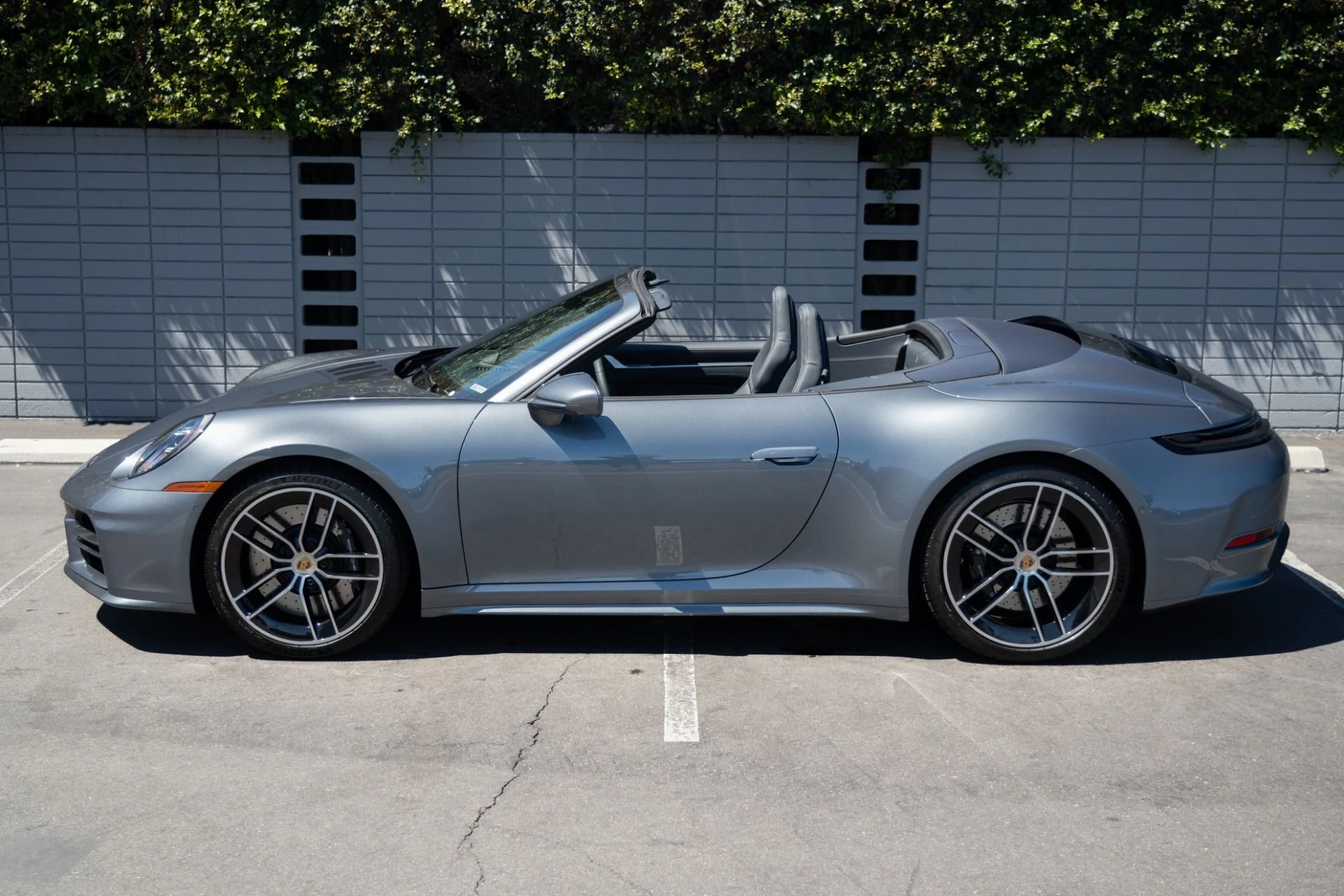 mph021_4121102803_Used_2025_Porsche_911_Carrera_S_1757361864_191ea83b67