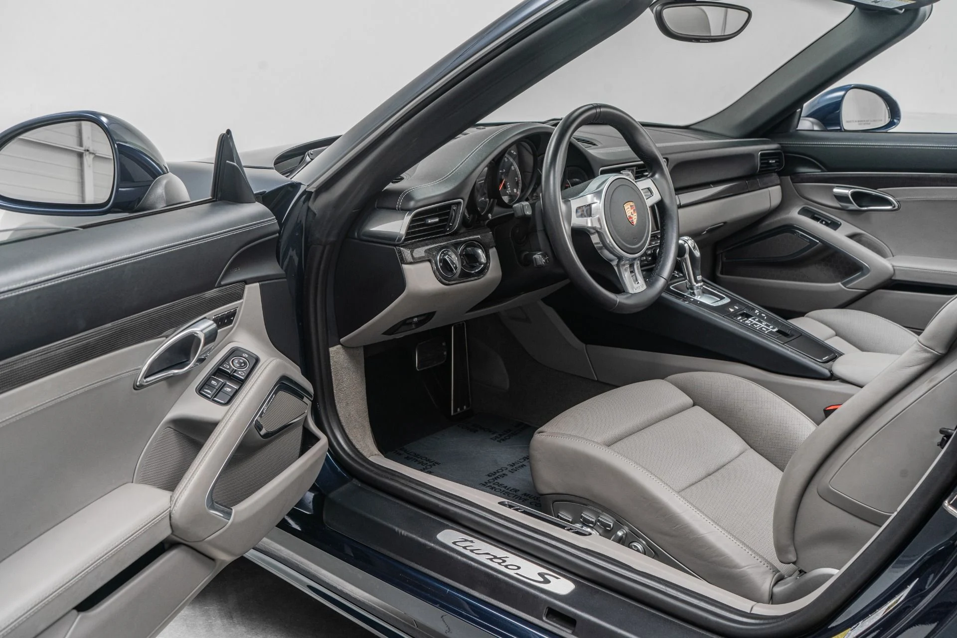 mph021_4122943067_Used_2015_Porsche_911_Turbo_S_Cabriolet_1754336206_909d746808