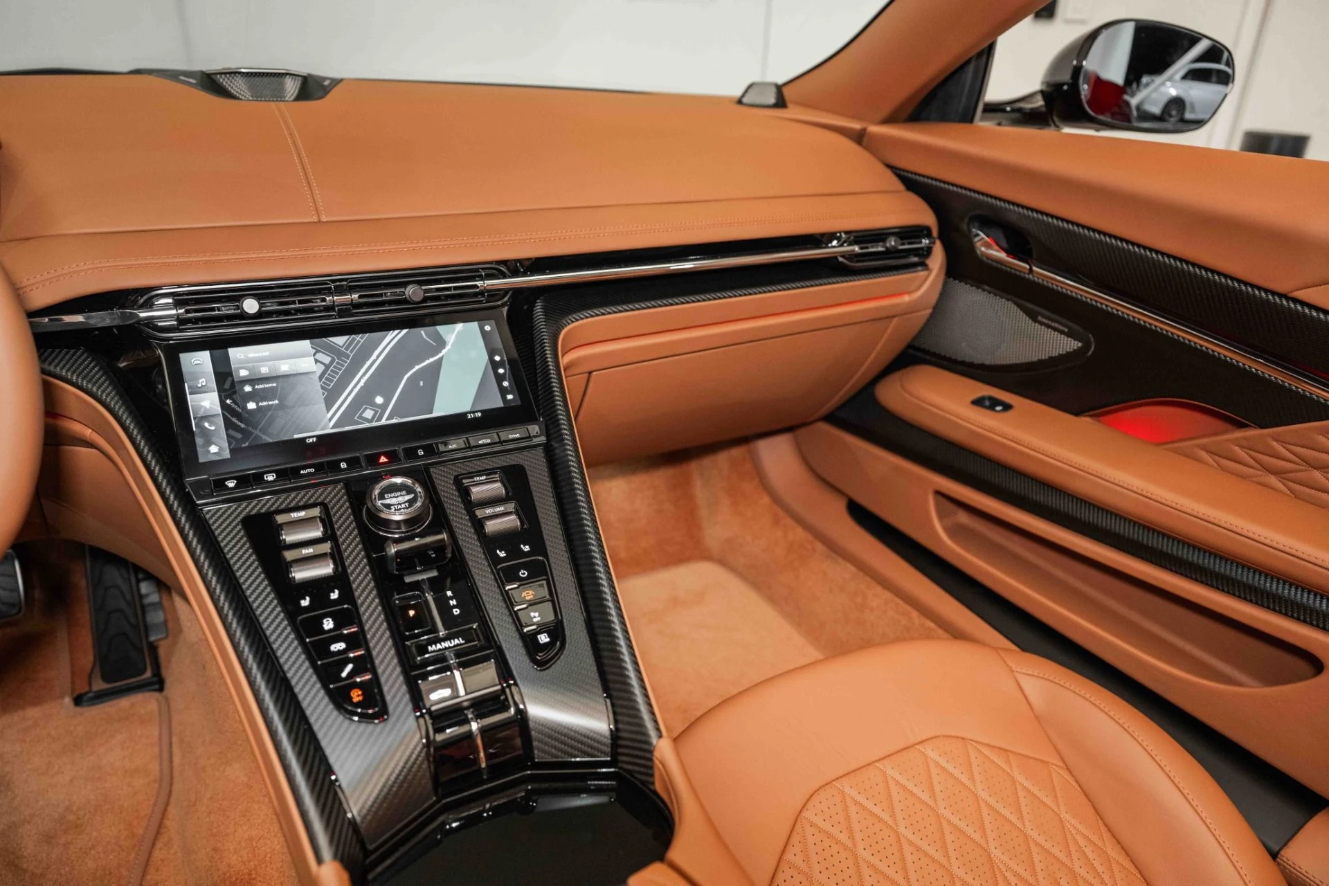 mph021_4127782671_Used_2025_Aston_Martin_DB_12_Volante_1727880982_4e709ff4a4