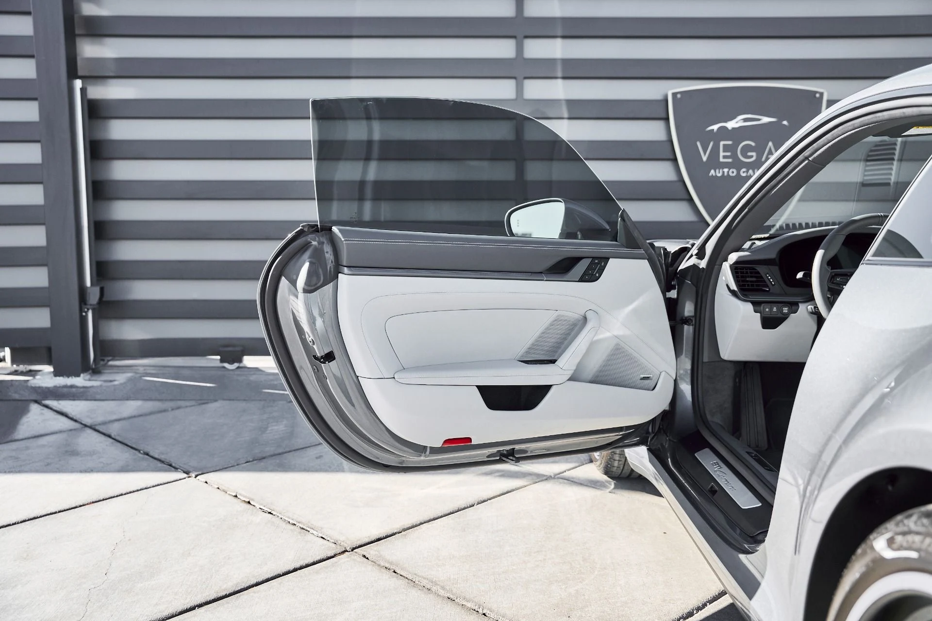 mph021_4128574165_Used_2025_Porsche_911_Carrera_1768012332_05cee72f76