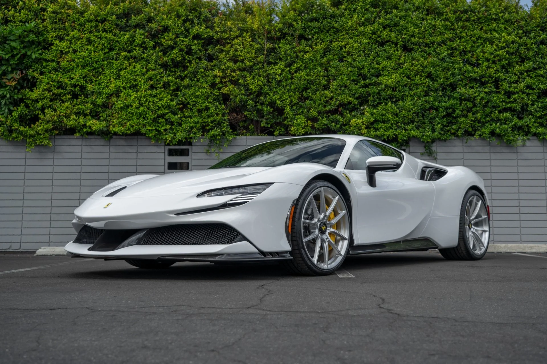mph021_4145144838_Used_2023_Ferrari_SF_90_Stradale_1760118033_e106ad4e38