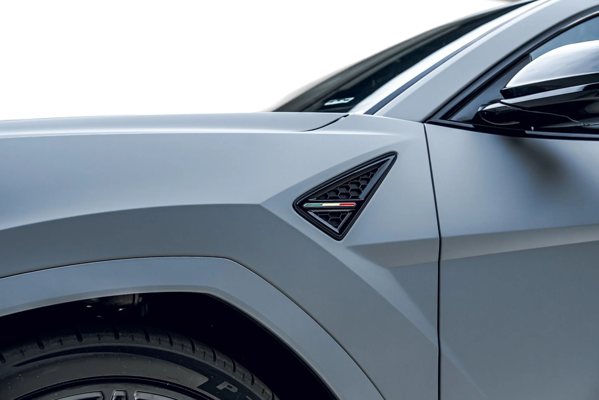 mph021_4151067732_Used_2025_Lamborghini_Urus_SE_1783370062_b88370b004
