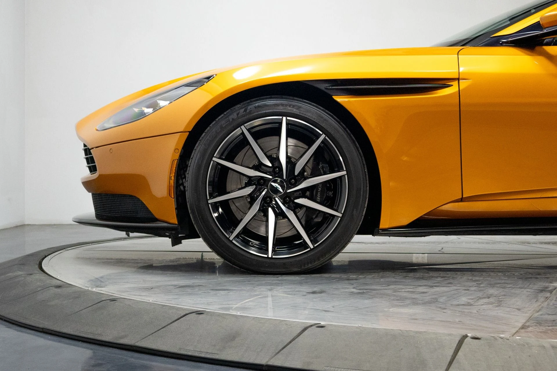 mph021_4159989546_Used_2018_Aston_Martin_DB_11_1761056819_b7a94adaec
