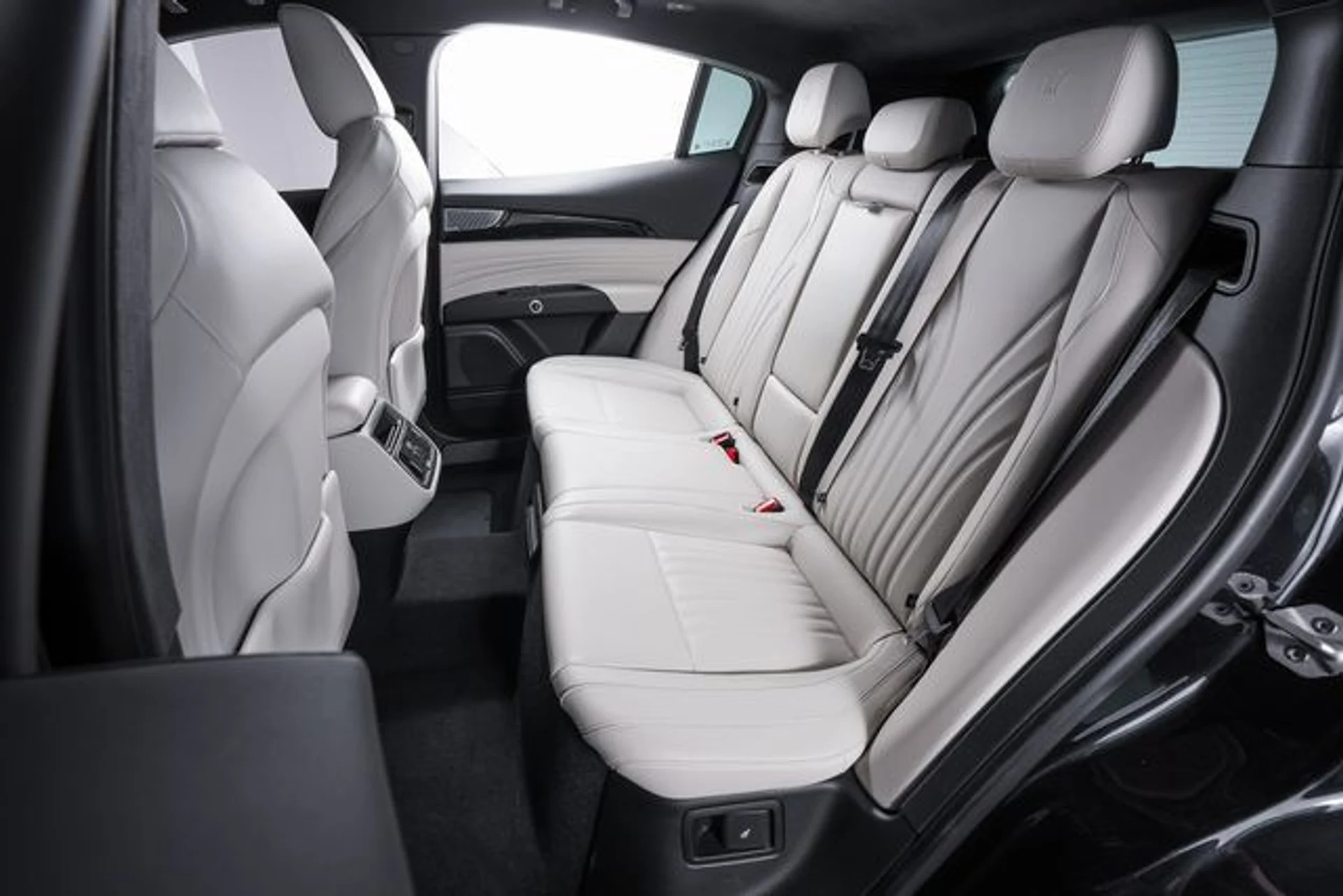 mph021_4160277245_df65c2b020cc4f5090827332df3ae25bx_a5ba14bb8d