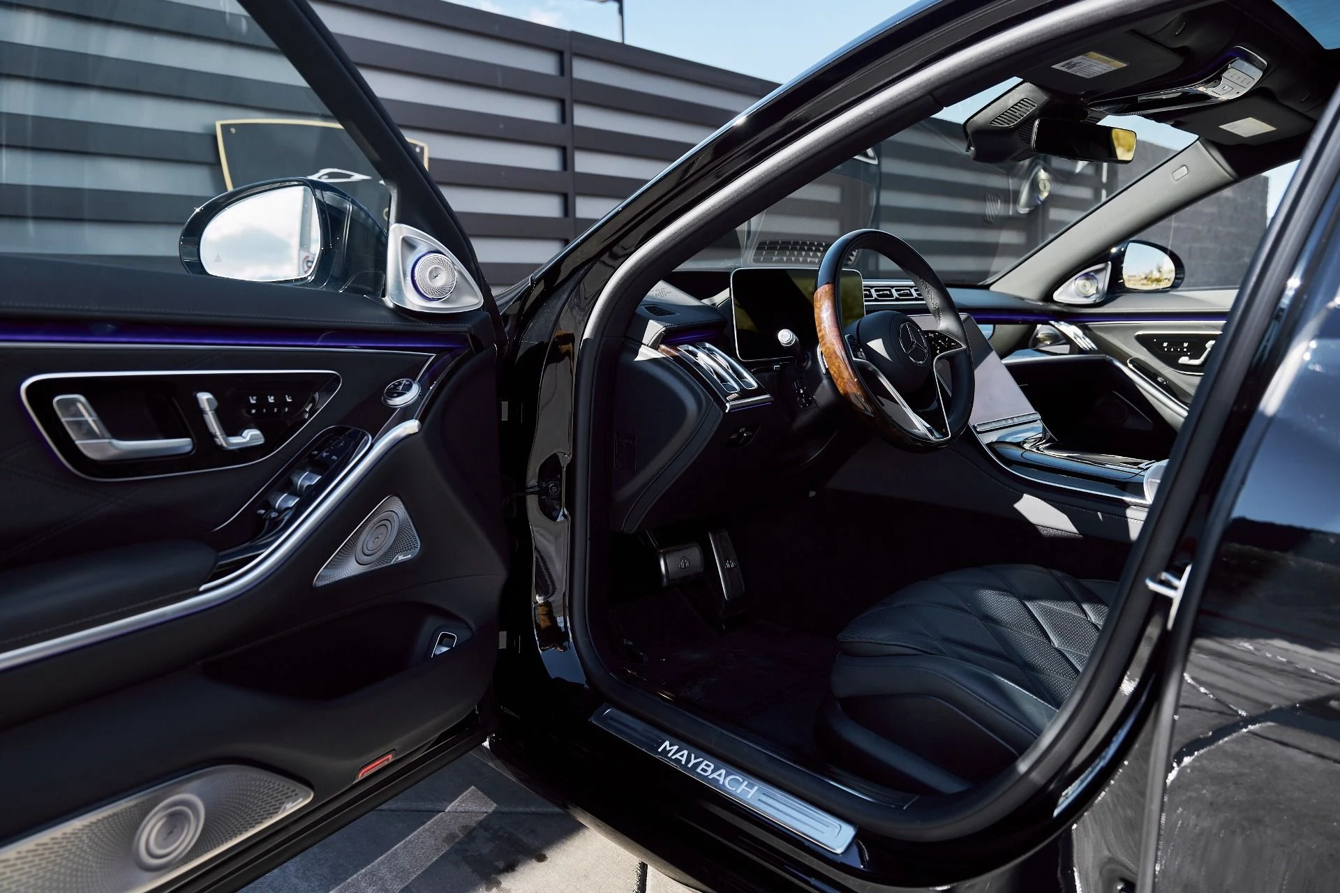 mph021_4176407074_Used_2025_Mercedes_Benz_S_Class_Maybach_S_580_1769305281_9c55299bb2