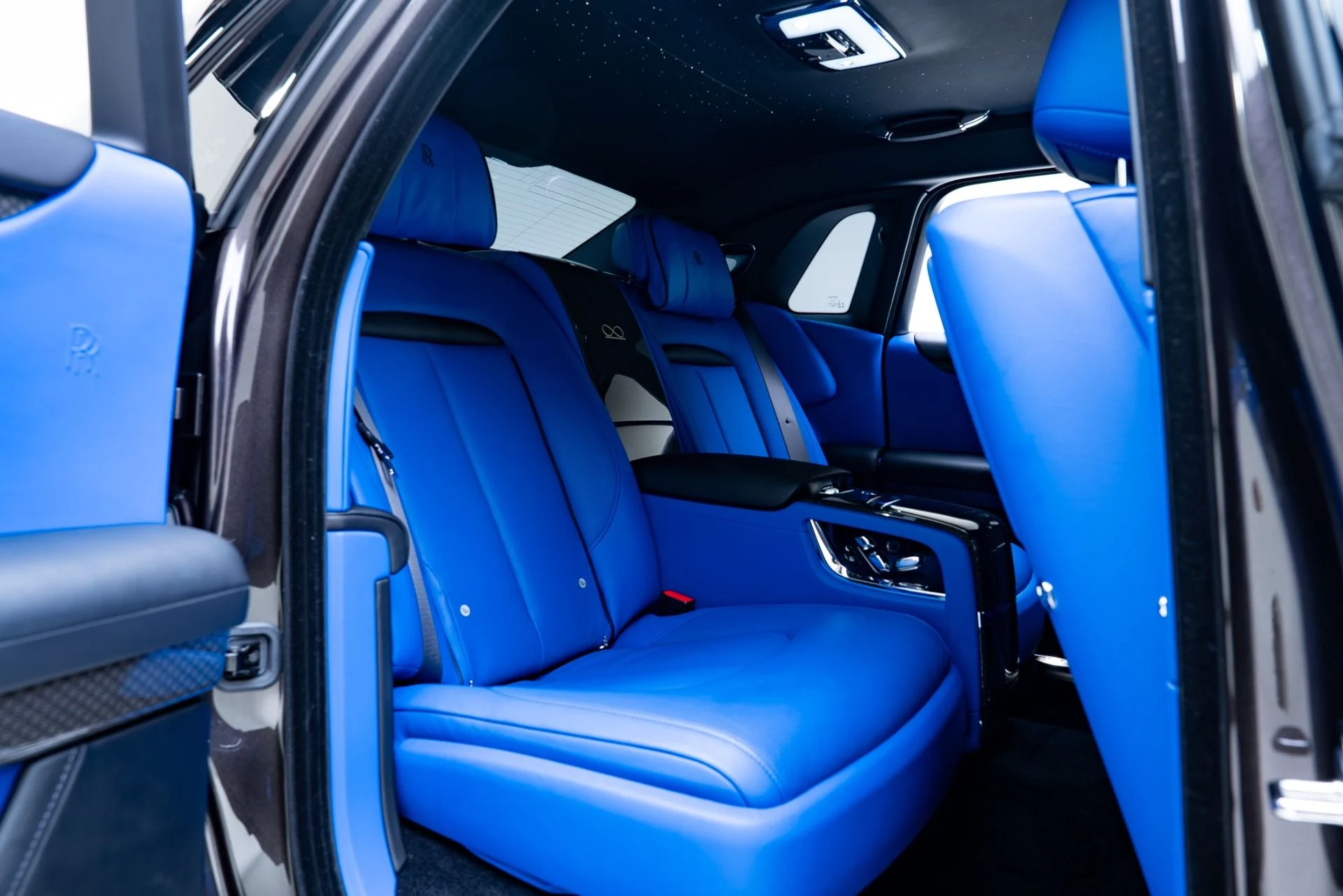 mph021_4177524159_Used_2023_Rolls_Royce_Black_Badge_Ghost_1776470002_3325a9a8b1