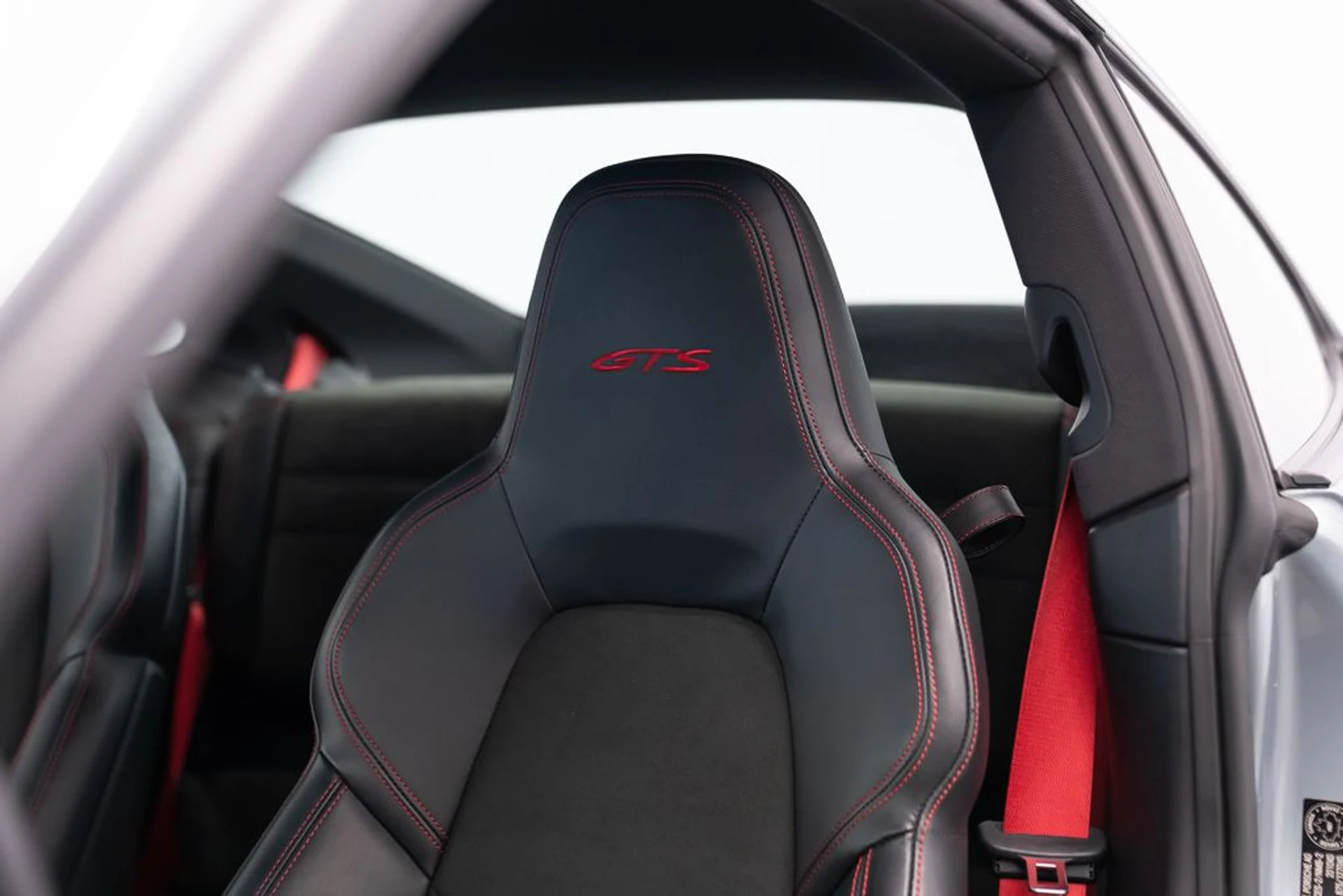 mph021_418668097_porsche_911_2022_jpg_v_1776104274_0b65f9e1df