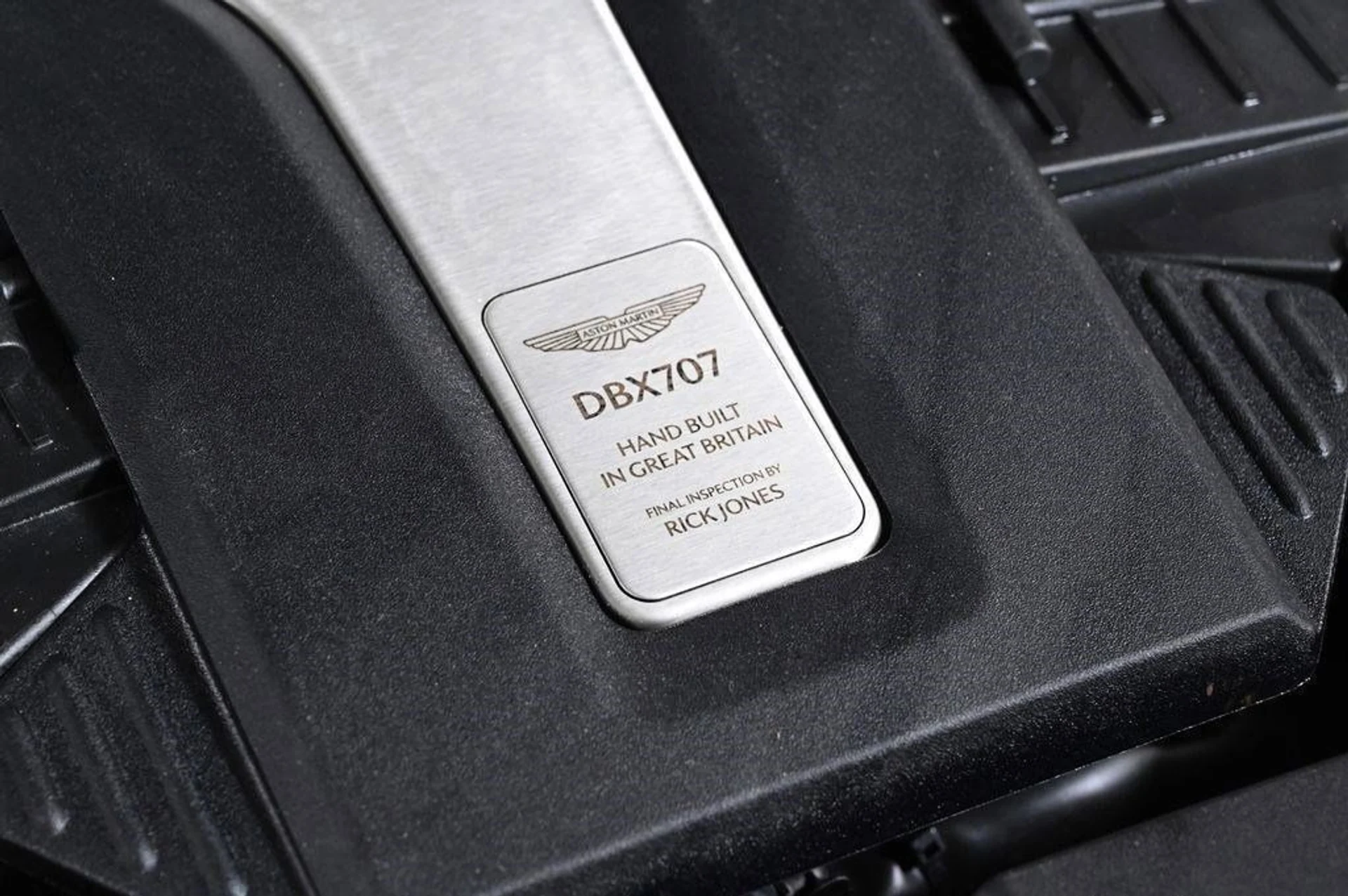 mph021_4191409256_new_2025_aston_martin_dbx_707awd_11350_22854858_21_1024_e85f2b9418